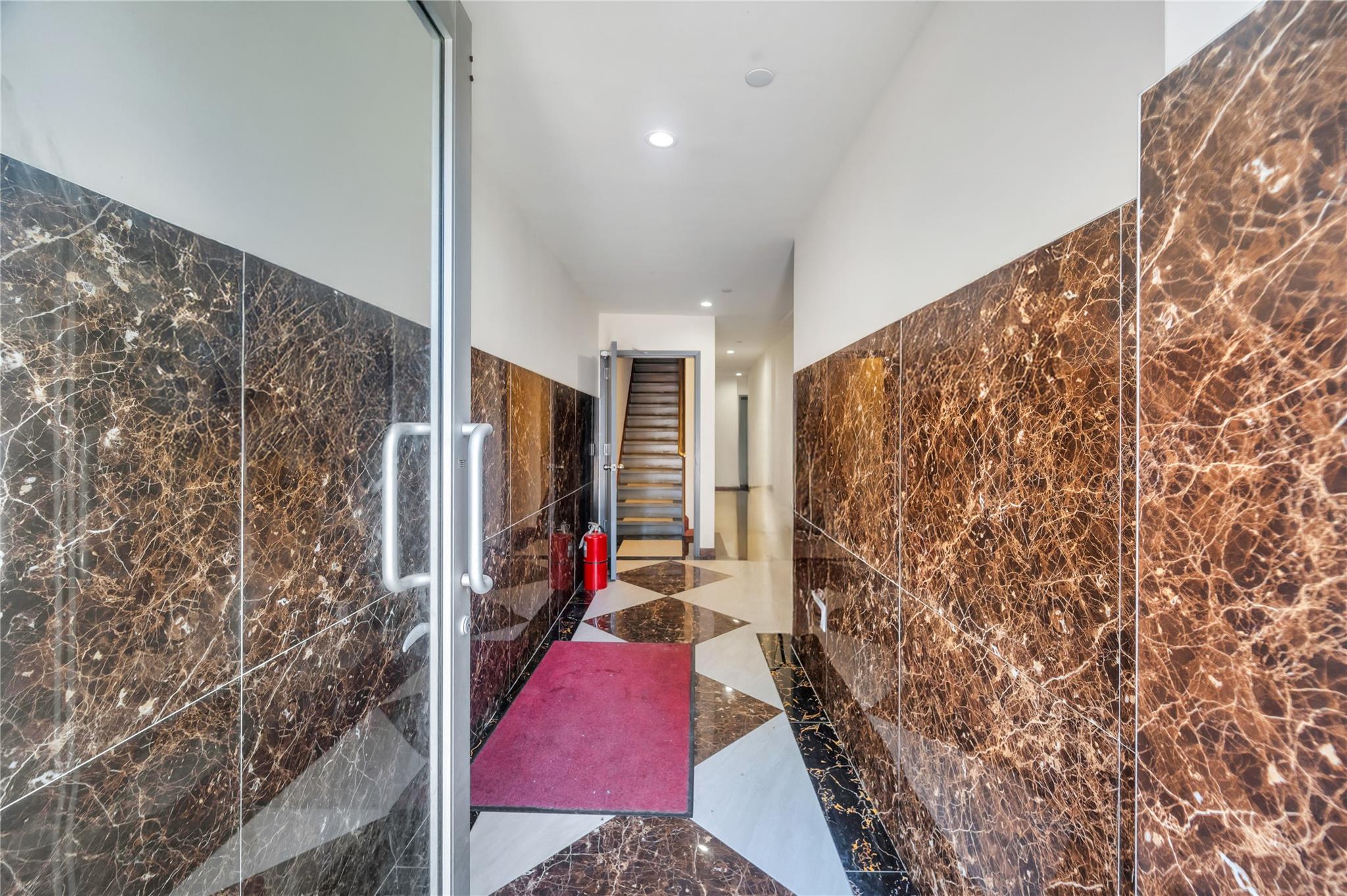 #4 photo, 7425 43rd Avenue, クイーンズ区 Elmhurst , NY 11373