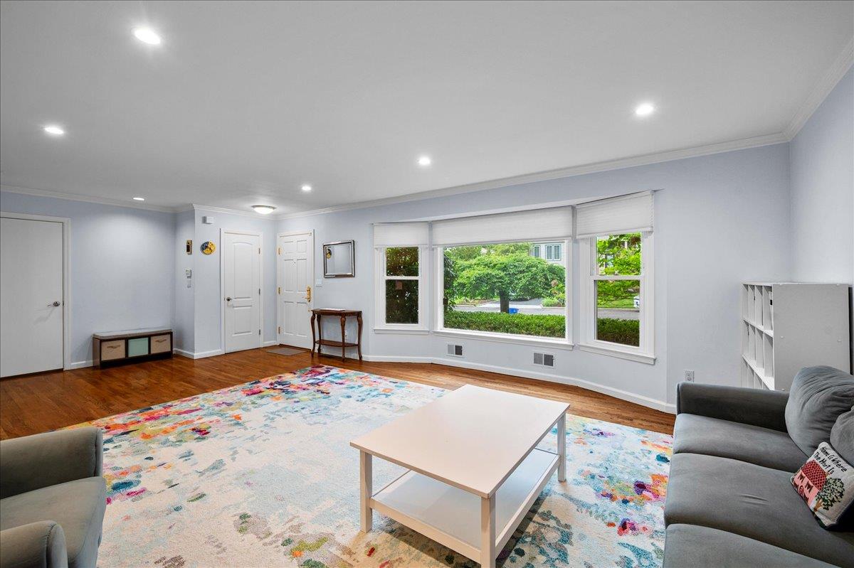 #4 photo, 71 Harlan Drive, 纽约州 New Rochelle , NY 10804