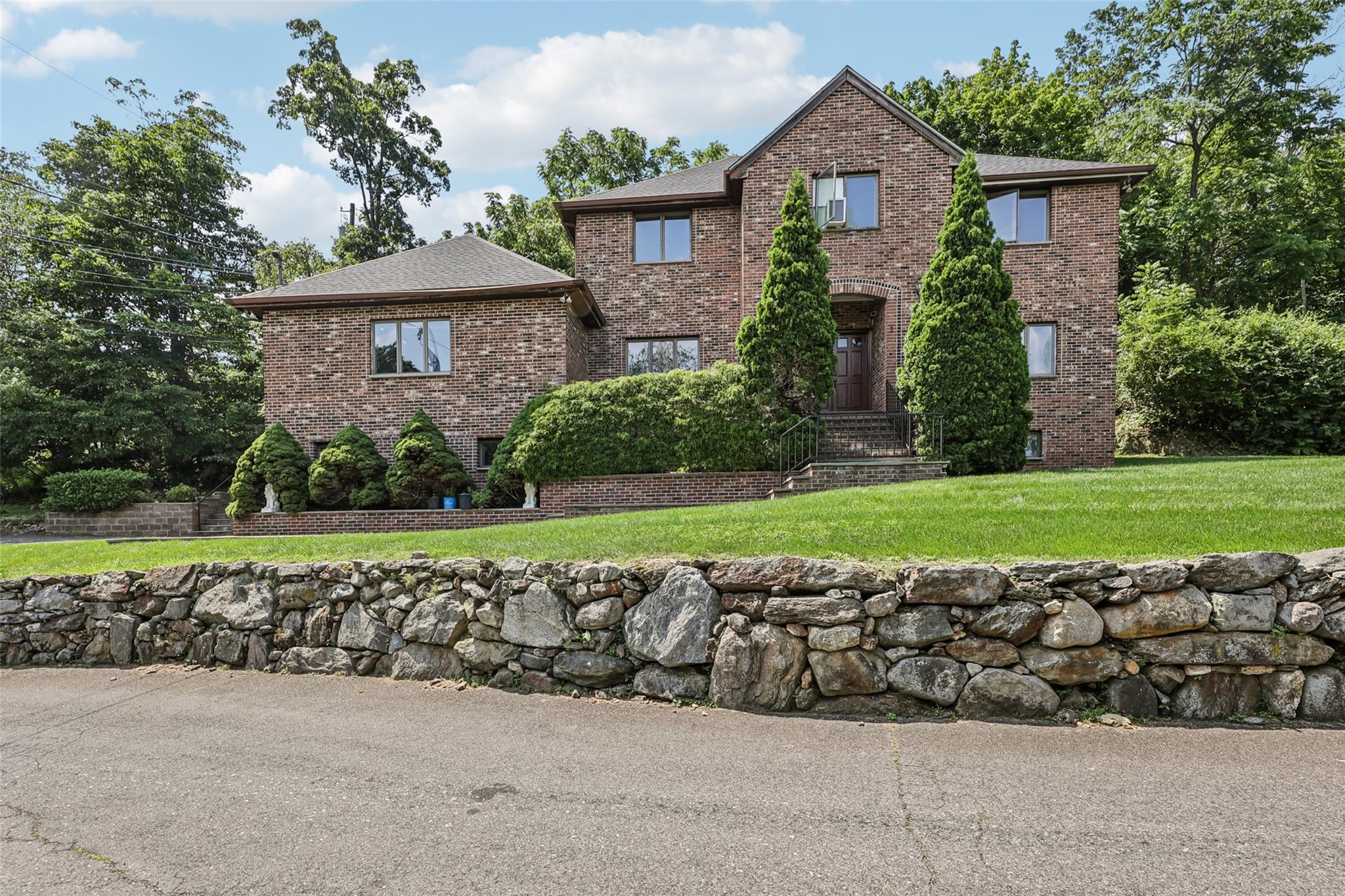 #1 photo, 1 Thomas Court, Scarsdale , NY 10583