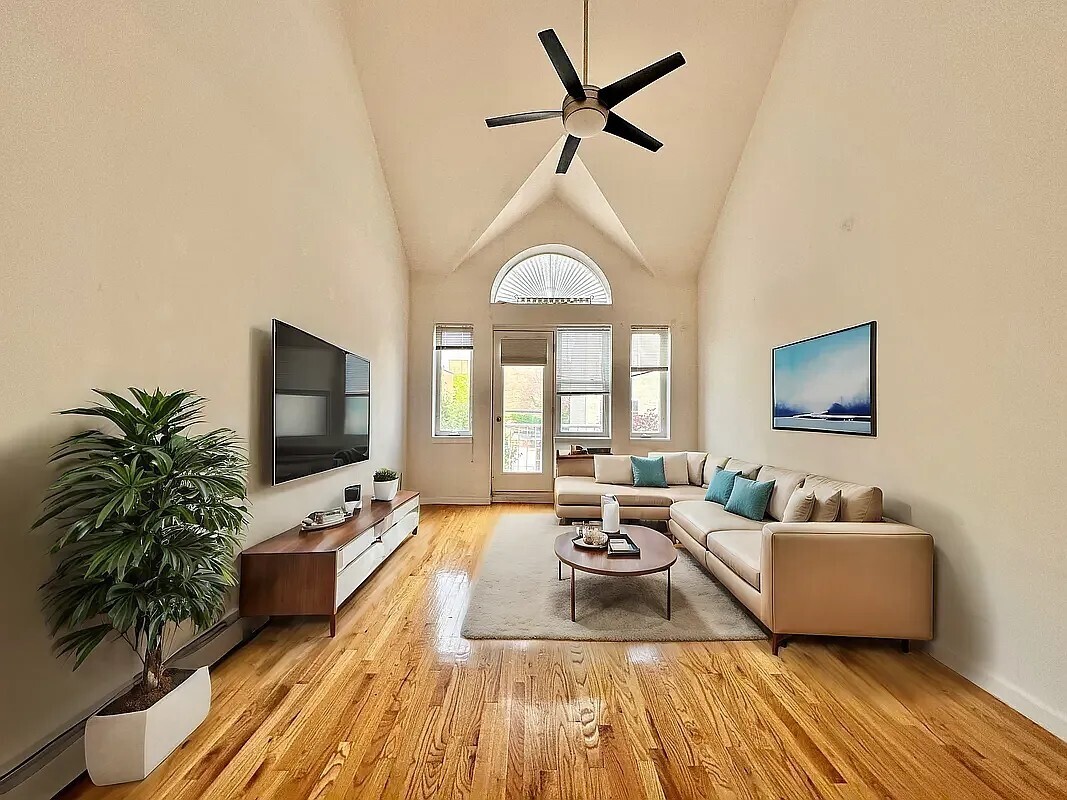 #1 photo, 31-12 43rd Street, كوينز Astoria , NY 11103
