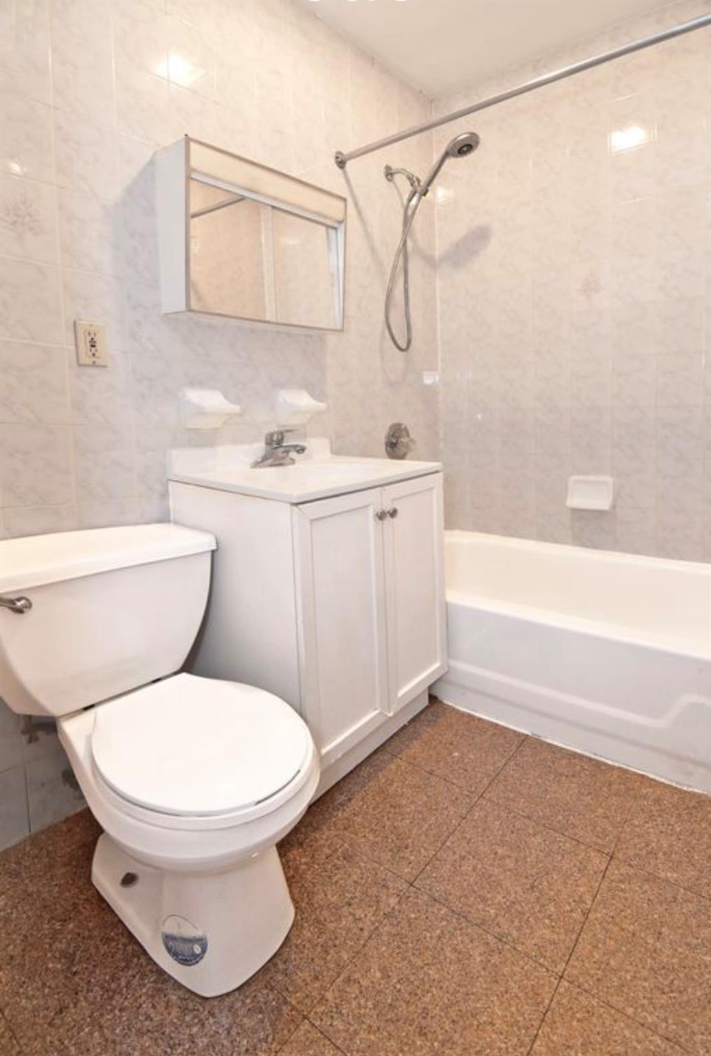 #9 photo, 1164 1 Avenue, マンハッタン New York (Manhattan) , NY 10065