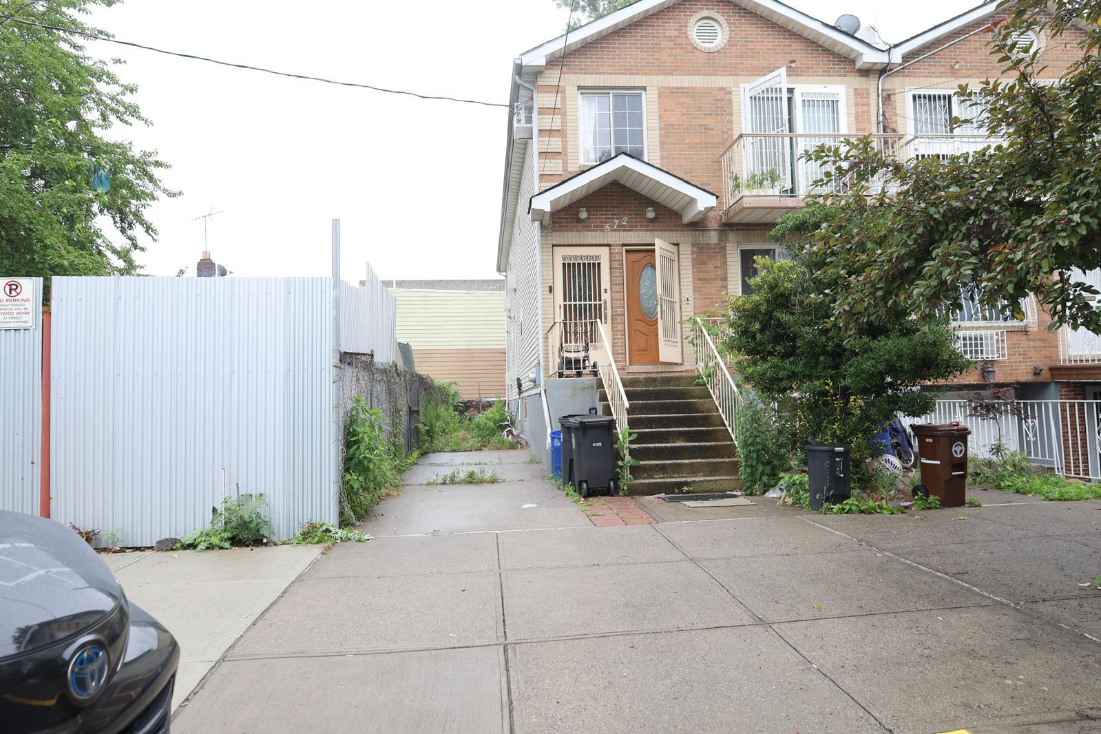 #2 photo, 572 GLENMORE AVENUE, 布鲁克林 Brooklyn , NY 11207