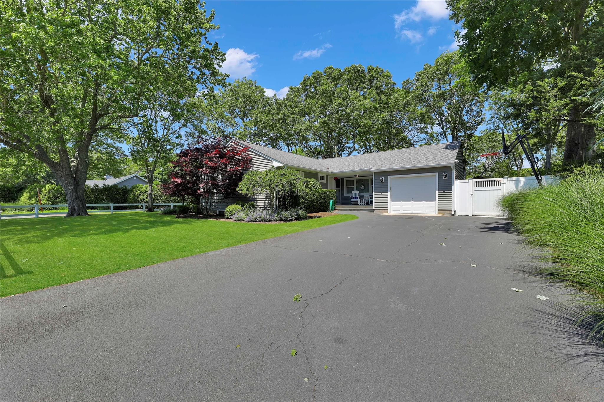 #1 photo, 75 Lynncliff Road, سوفولك Hampton Bays , NY 11946