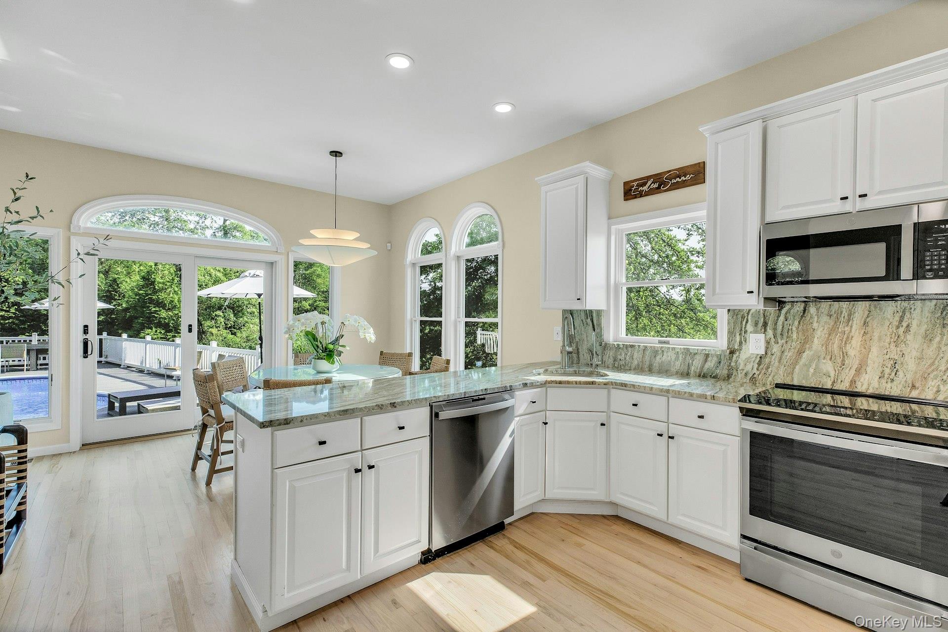 #11 photo, 56 S Country Road, サフォーク郡 Westhampton , NY 11977