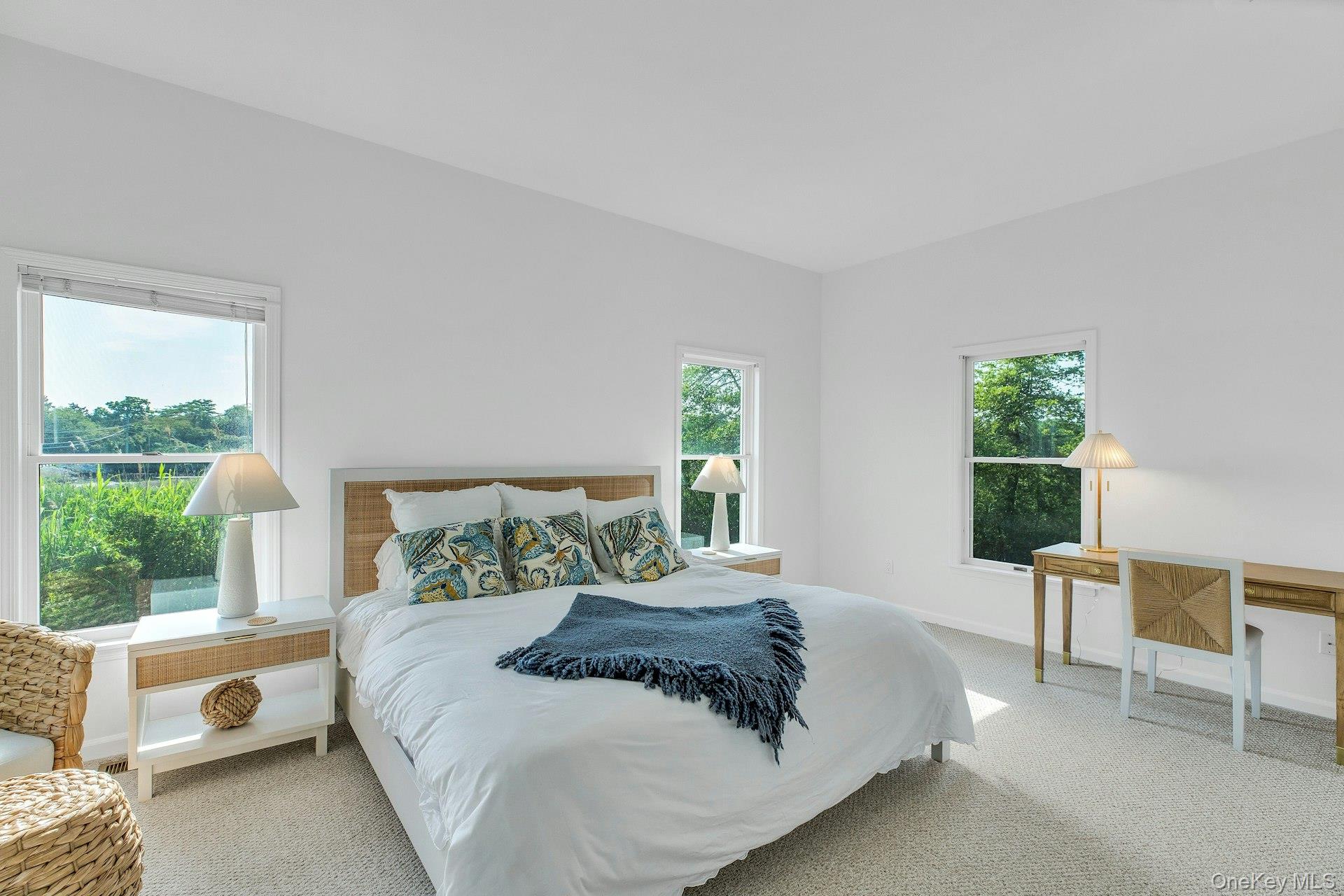 #16 photo, 56 S Country Road, サフォーク郡 Westhampton , NY 11977