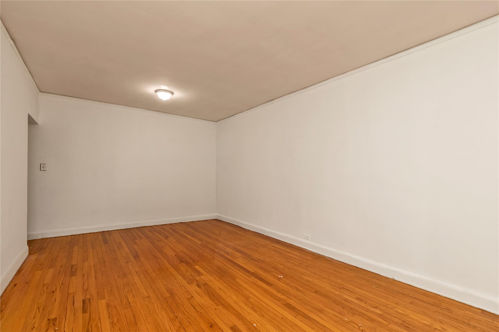 #5 photo, 34-21 78 Street, クイーンズ区 Jackson Heights , NY 11372