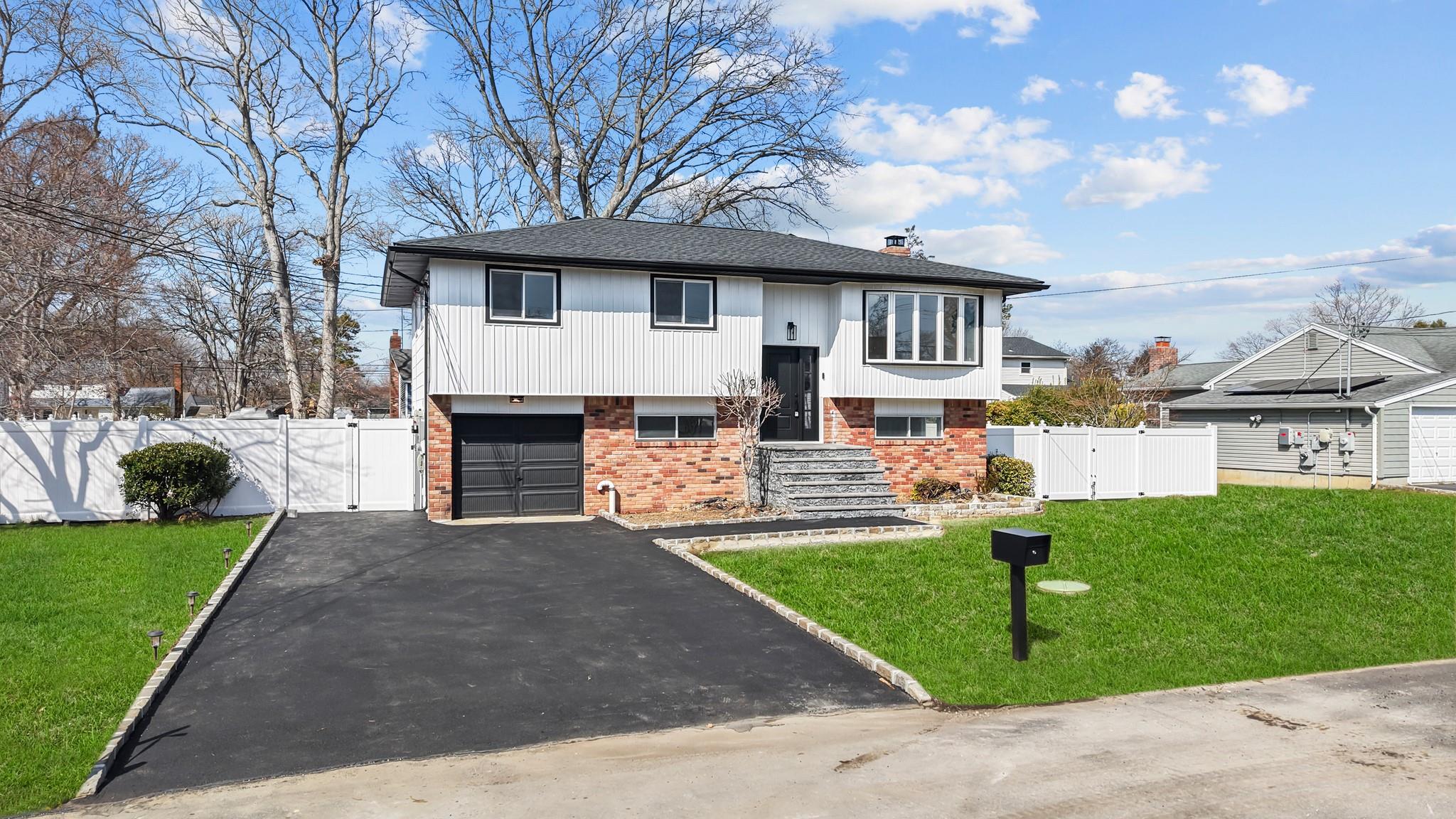 #1 photo, 19 State Street, 东长岛 West Babylon , NY 11704