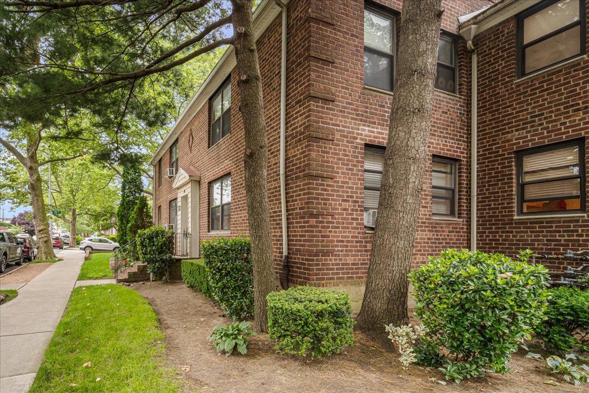 #16 photo, 190-05 39th Avenue, Flushing , NY 11358