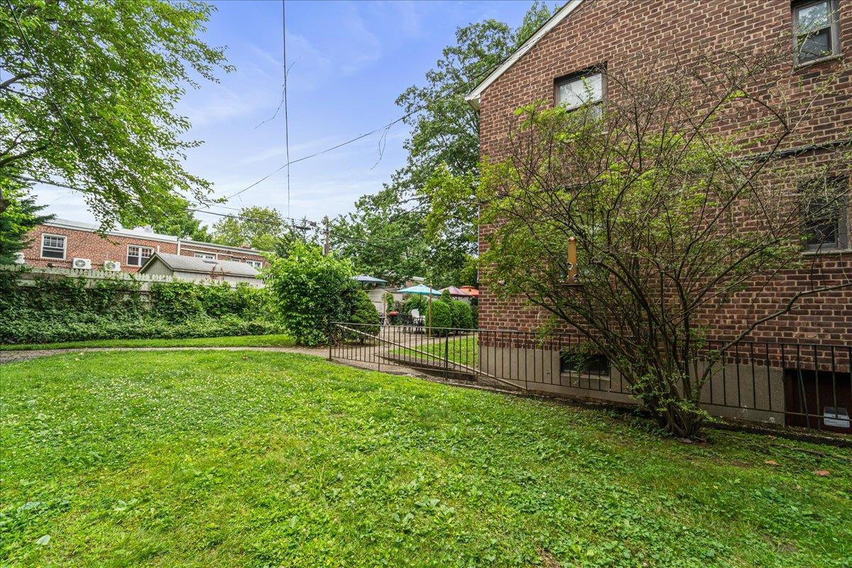 #17 photo, 190-05 39th Avenue, Flushing , NY 11358