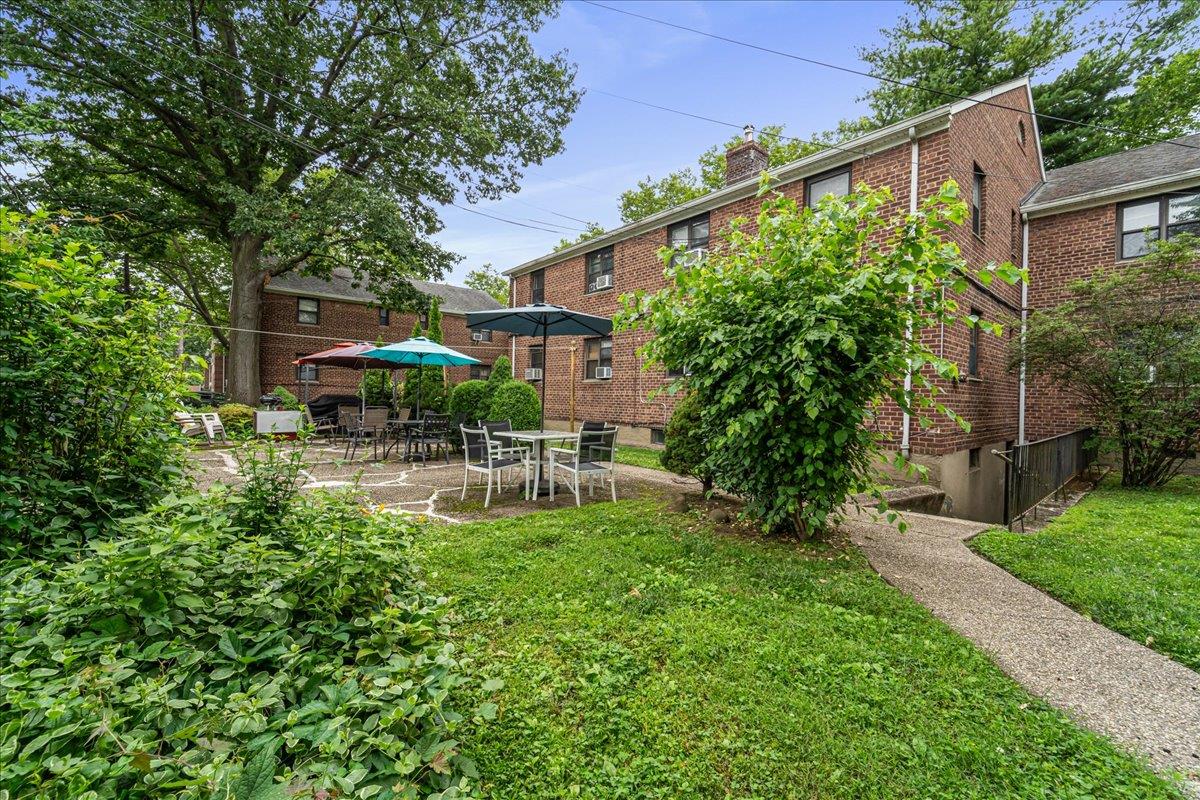 #18 photo, 190-05 39th Avenue, Flushing , NY 11358