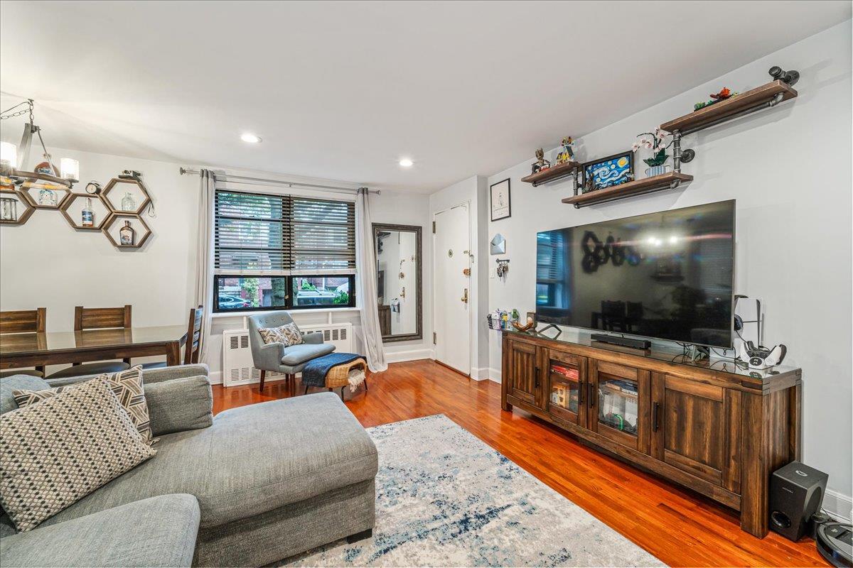 #9 photo, 190-05 39th Avenue, Flushing , NY 11358