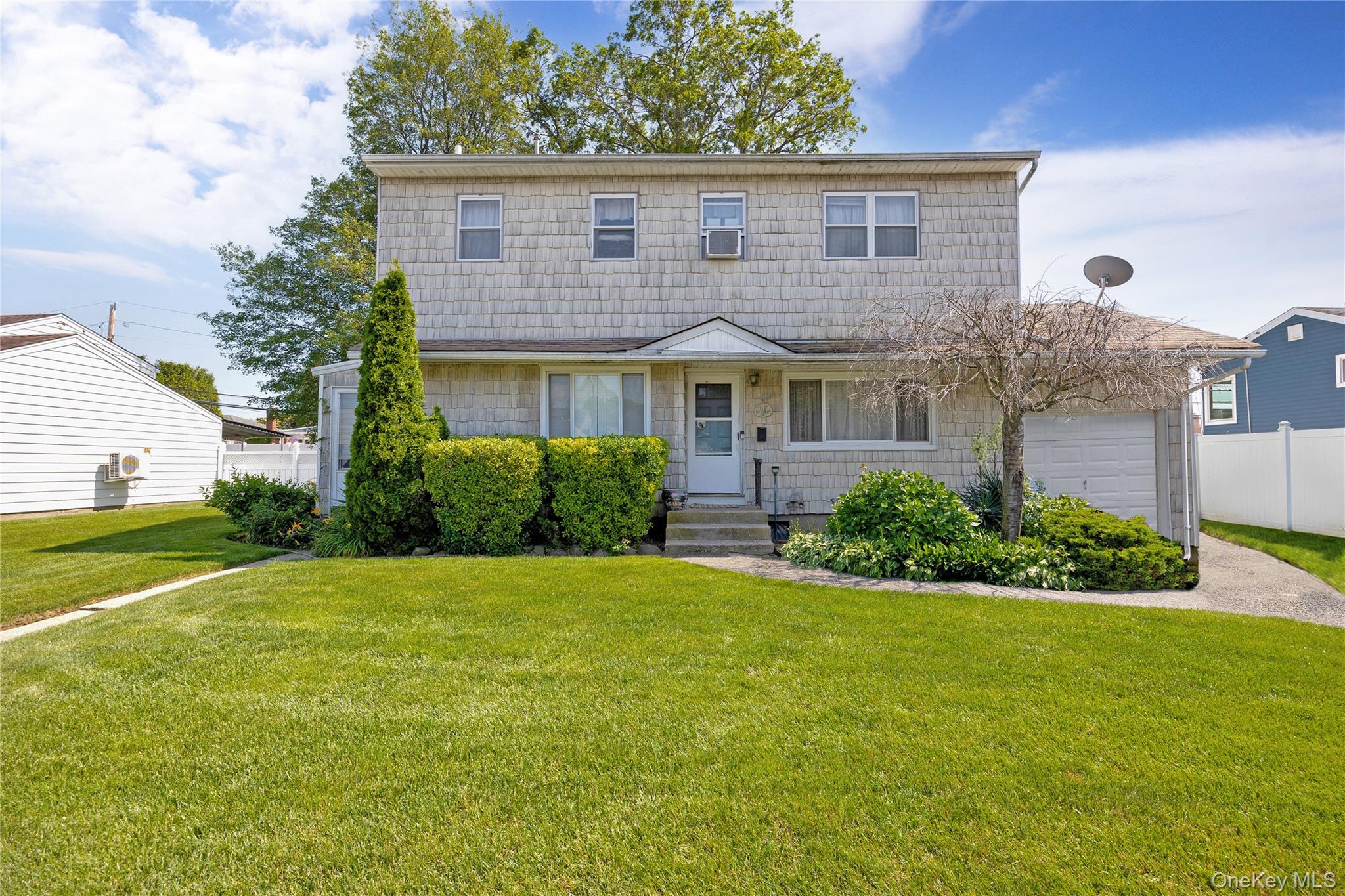 #1 photo, 114 Washington Street, Farmingdale , NY 11735