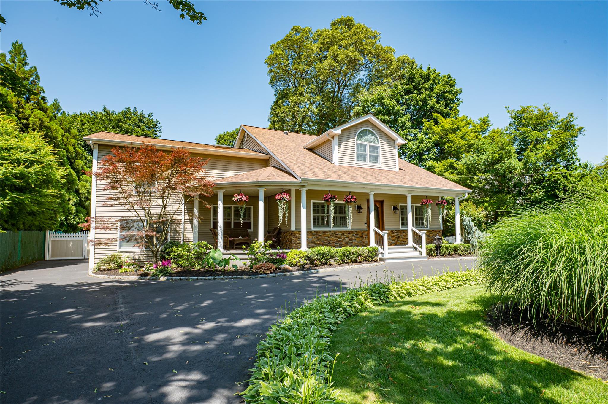 #1 photo, 122 Cambon Avenue, سوفولك Saint James , NY 11780