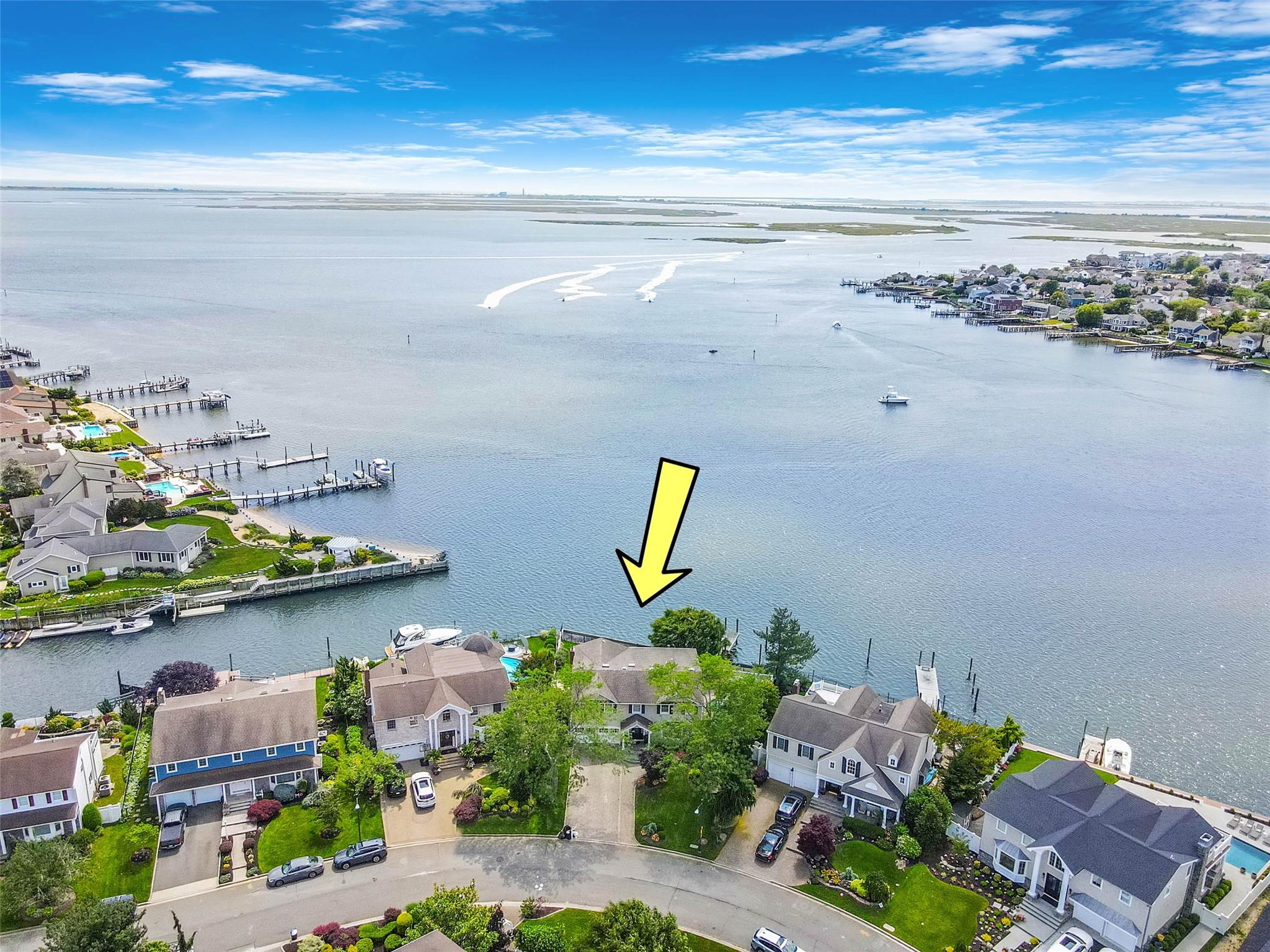 #1 photo, 298 Bayview Avenue, ناسو Massapequa , NY 11758