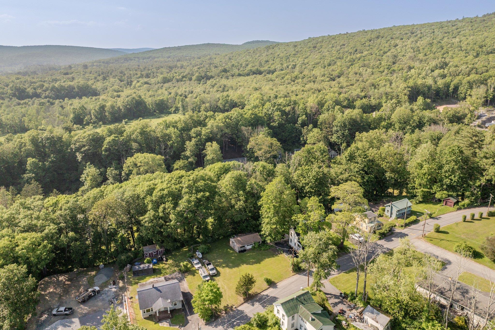 #5 photo, 29 Academy Avenue, 紐約州 Sparrowbush , NY 12780