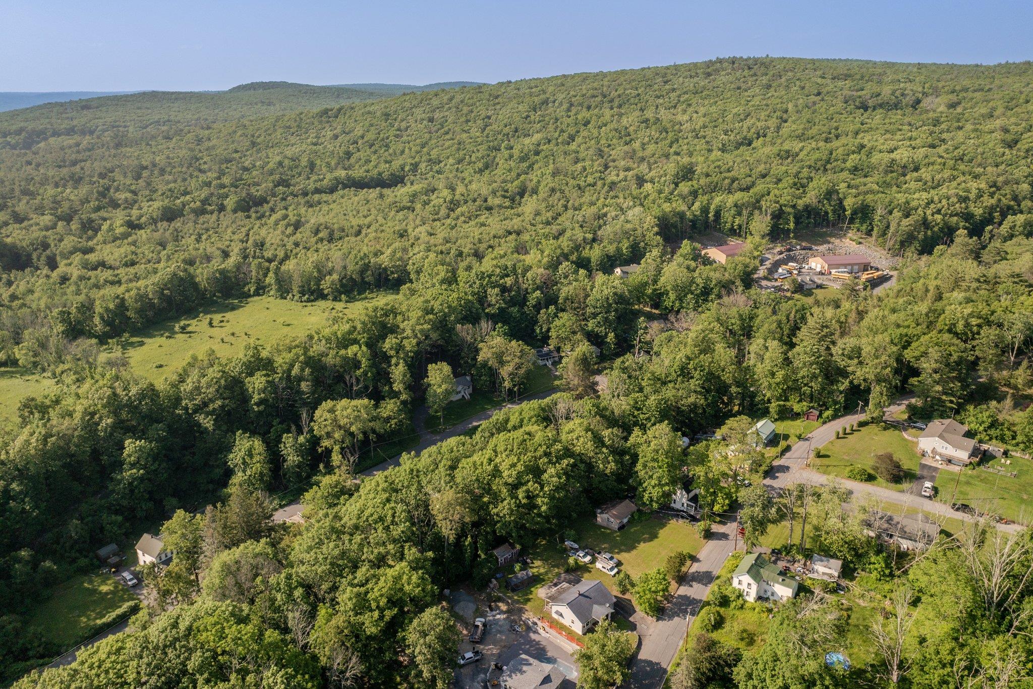 #7 photo, 29 Academy Avenue, 紐約州 Sparrowbush , NY 12780