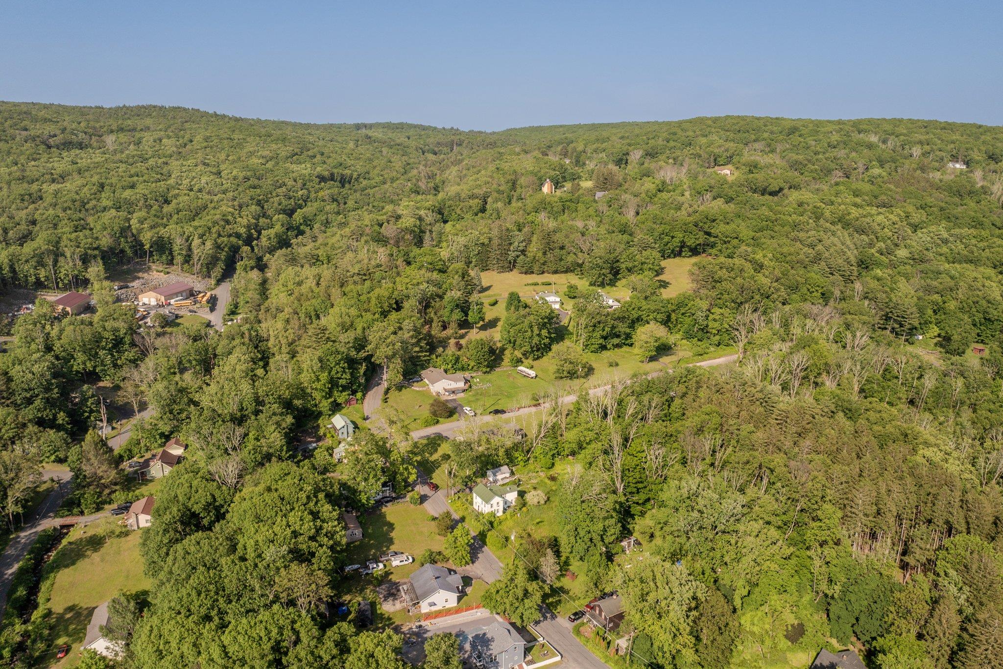 #8 photo, 29 Academy Avenue, 紐約州 Sparrowbush , NY 12780