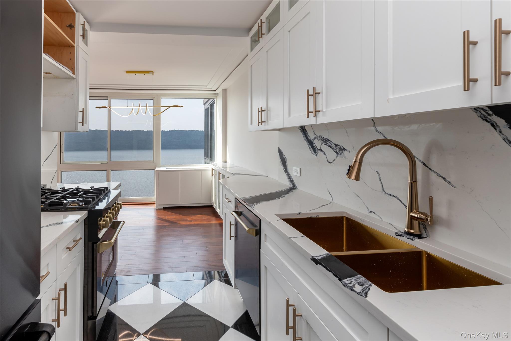 #13 photo, 2521 Palisade Avenue, ブロンクス区 Bronx , NY 10463