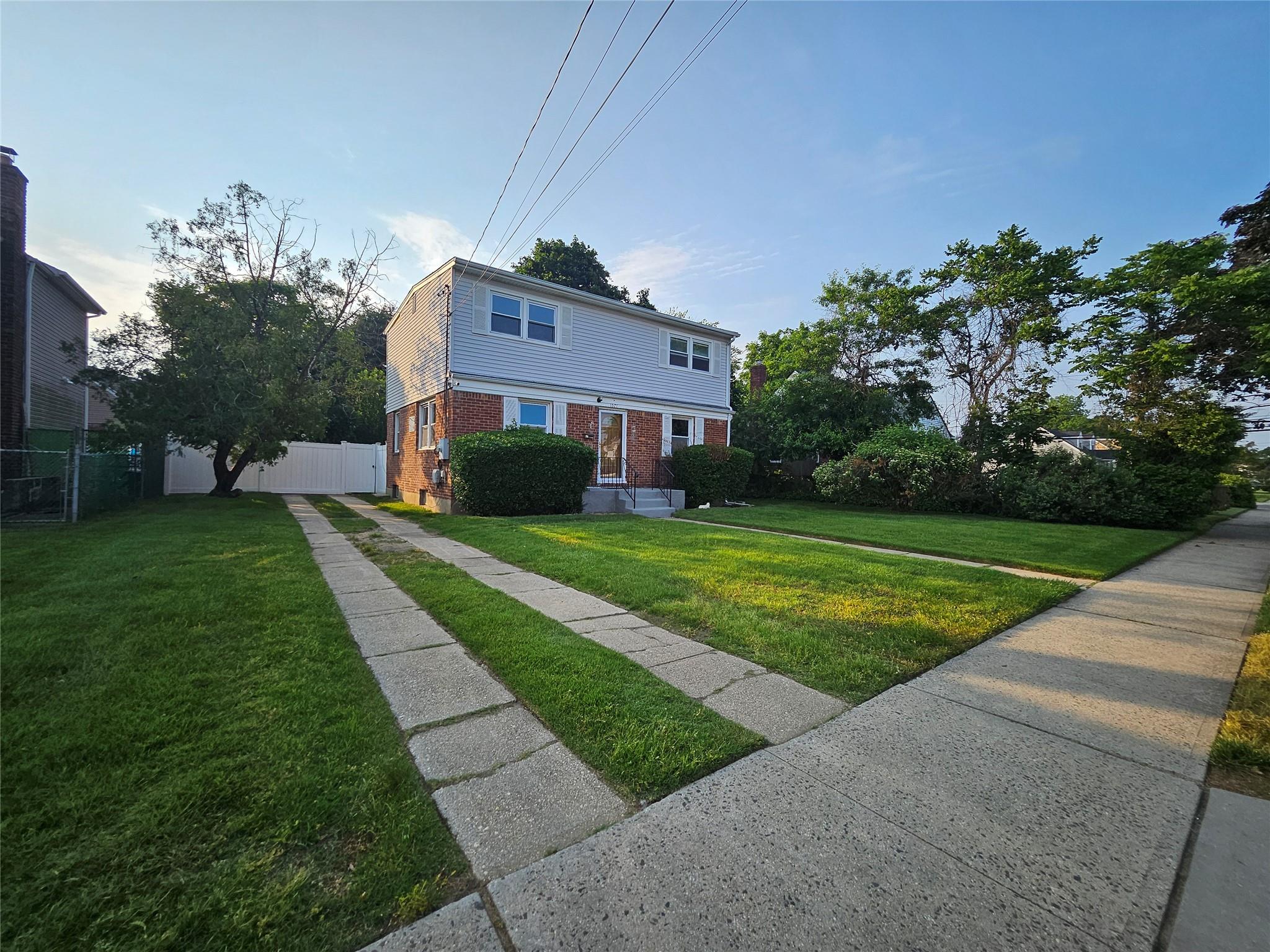 #1 photo, 1571 Powers Avenue, 長島 East Meadow , NY 11554