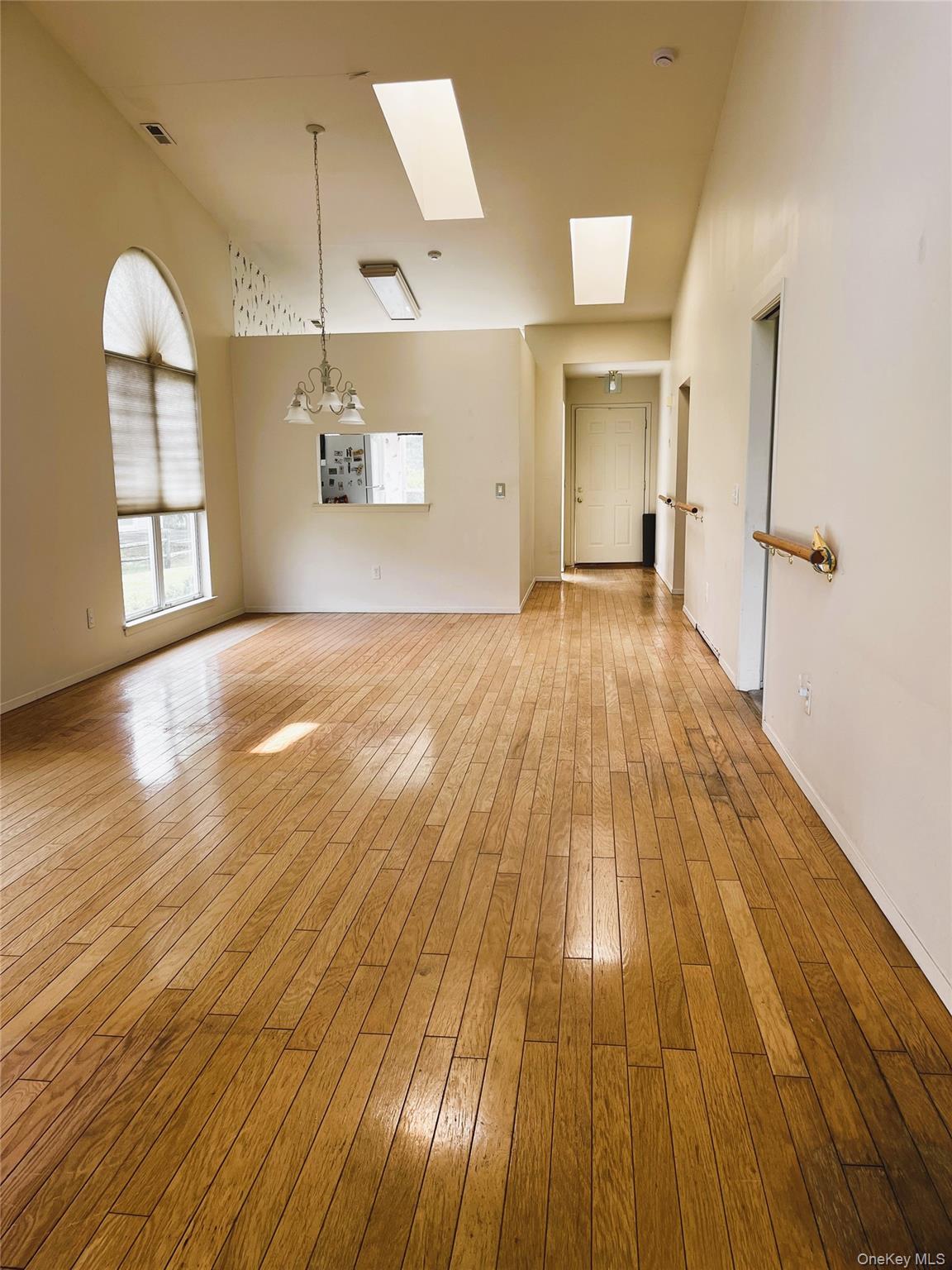 #12 photo, 701 Spring Lake, サフォーク郡 Middle Island , NY 11953