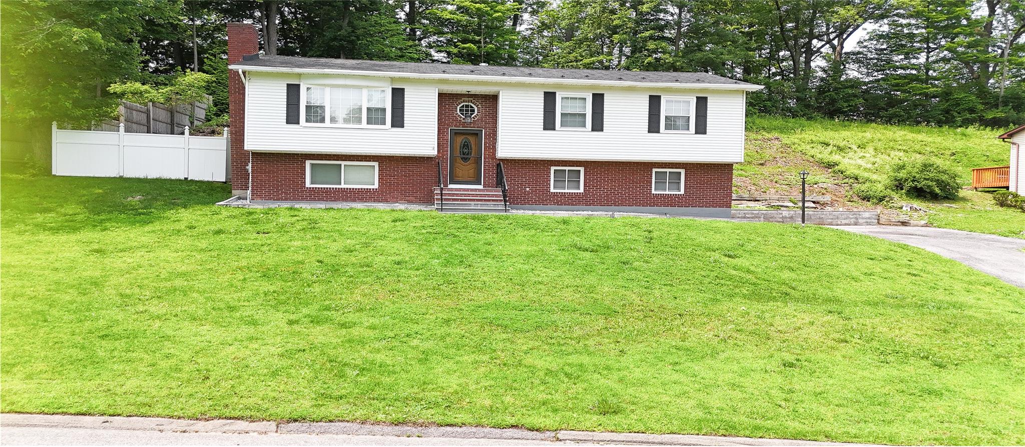 #2 photo, 11 Boxwood Close, Hopewell Junction , NY 12533