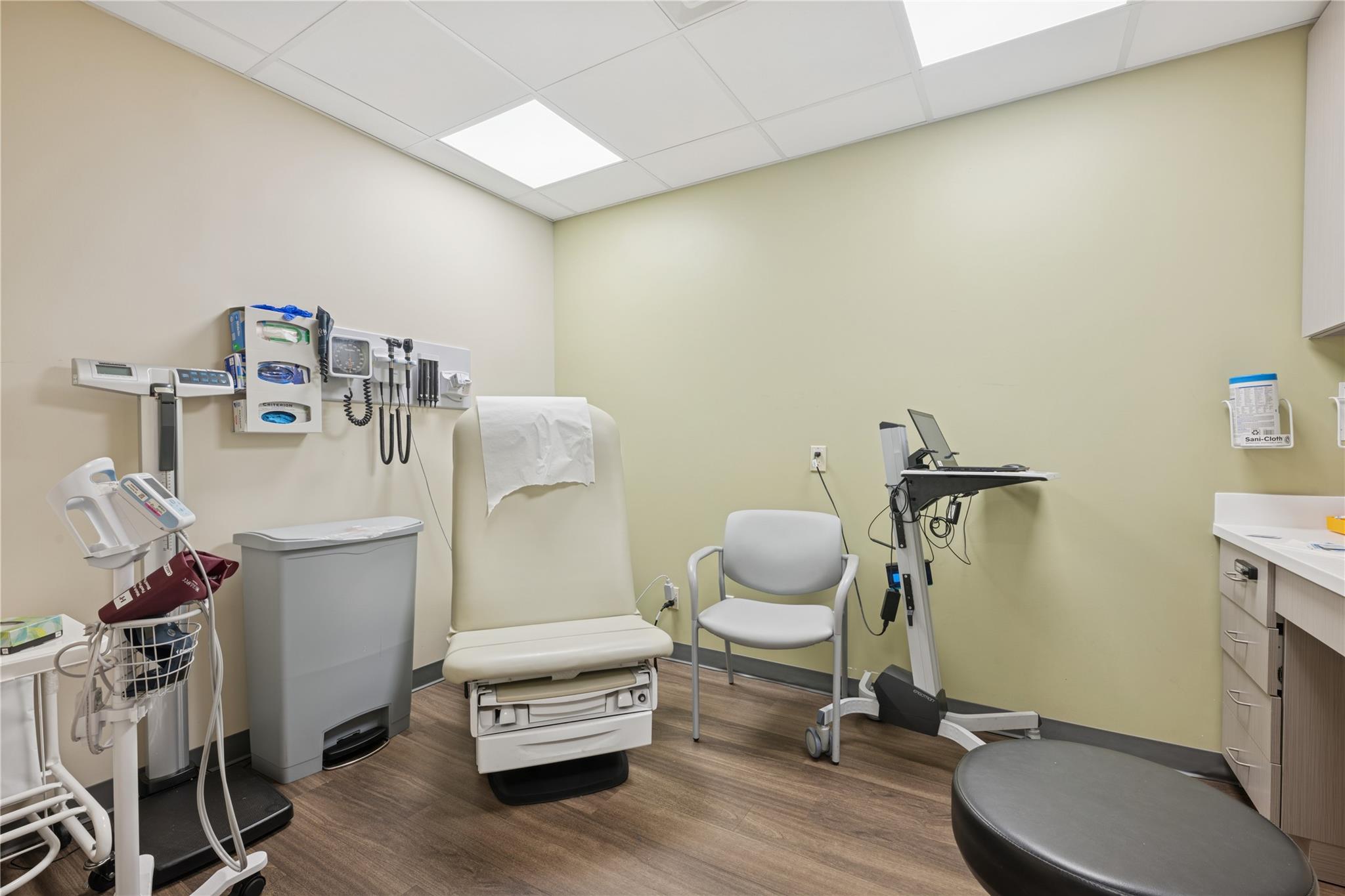 #9 photo, 2209 Merrick Road, ナッソー郡 Merrick , NY 11566