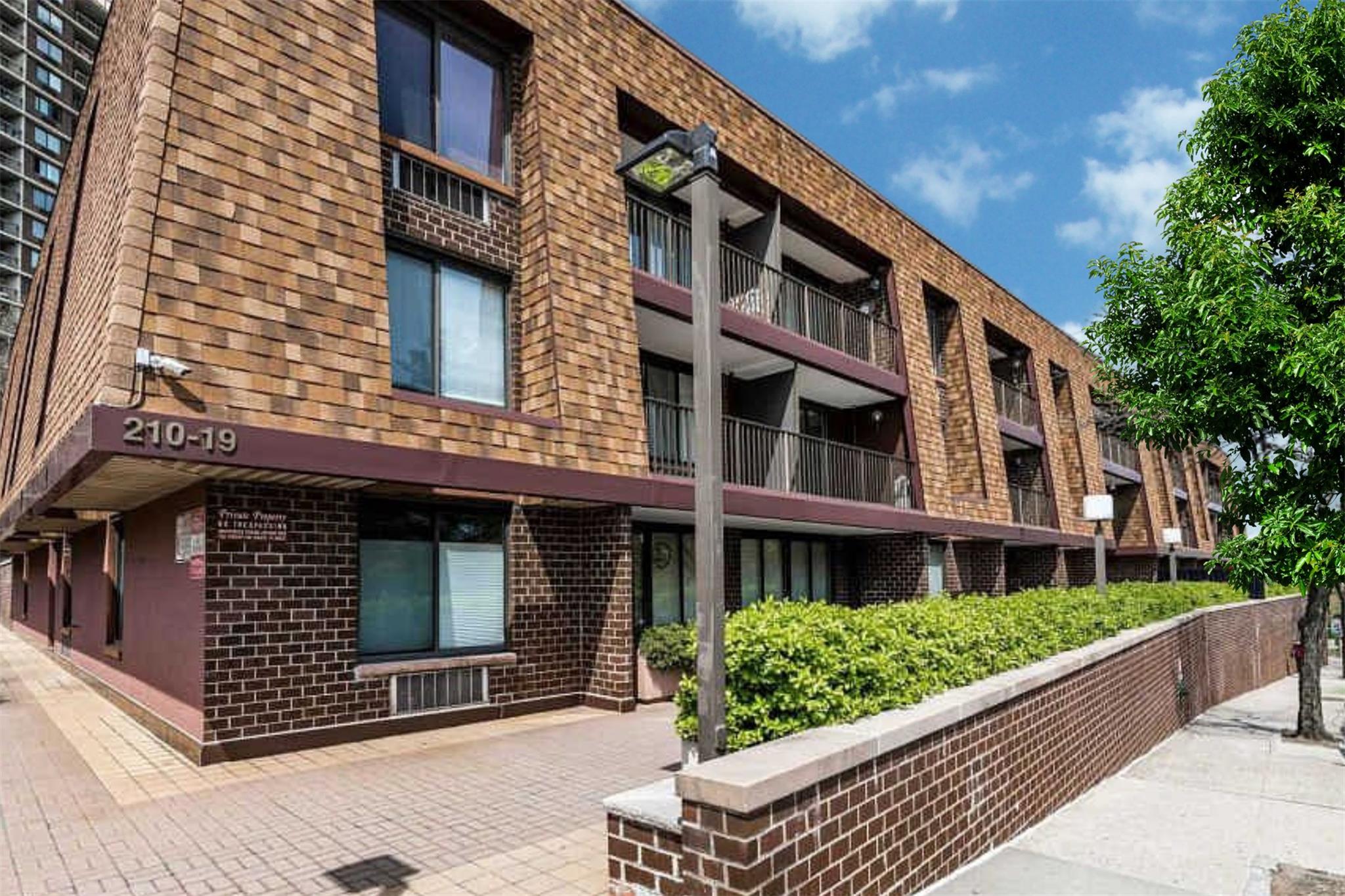 #1 photo, 210-19 26th Avenue, كوينز Bayside , NY 11360