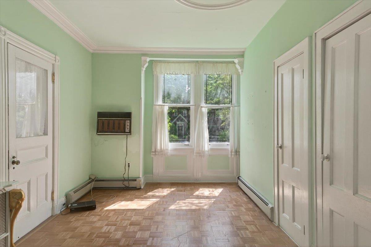 #11 photo, 134 Warner Avenue, Roslyn Heights , NY 11577