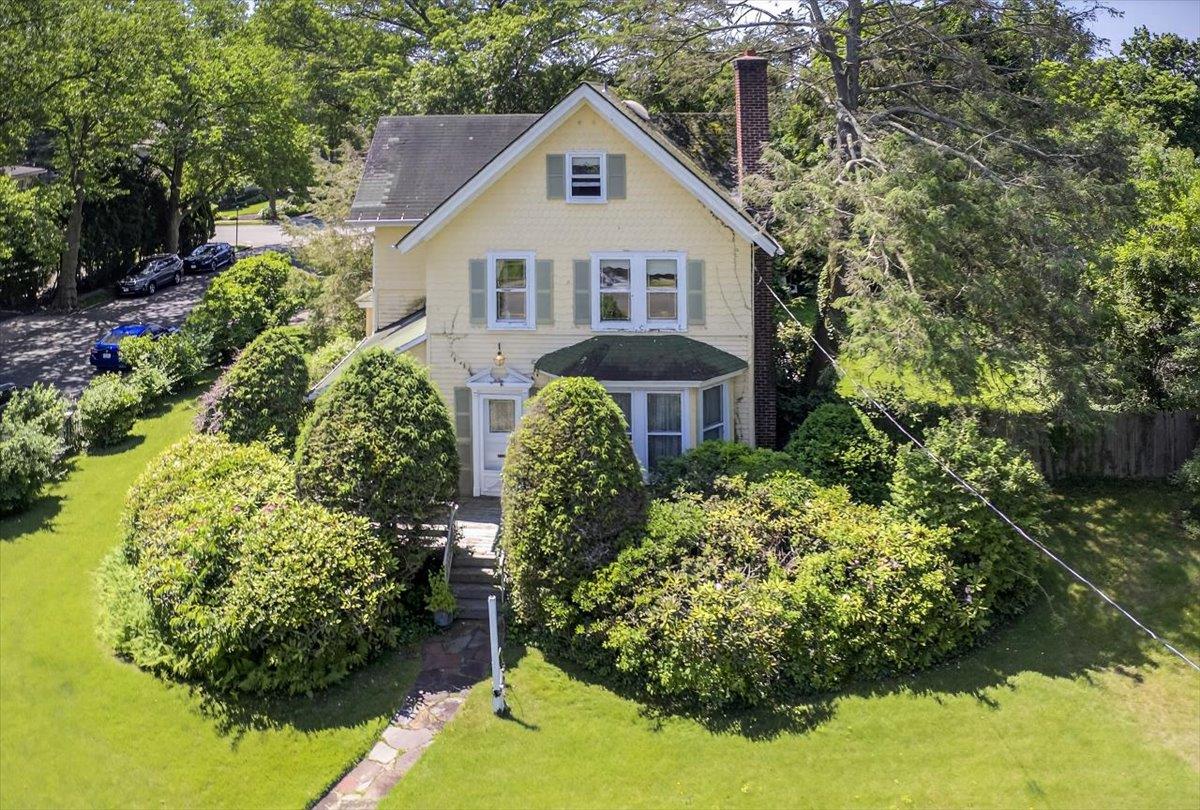 #2 photo, 134 Warner Avenue, Roslyn Heights , NY 11577