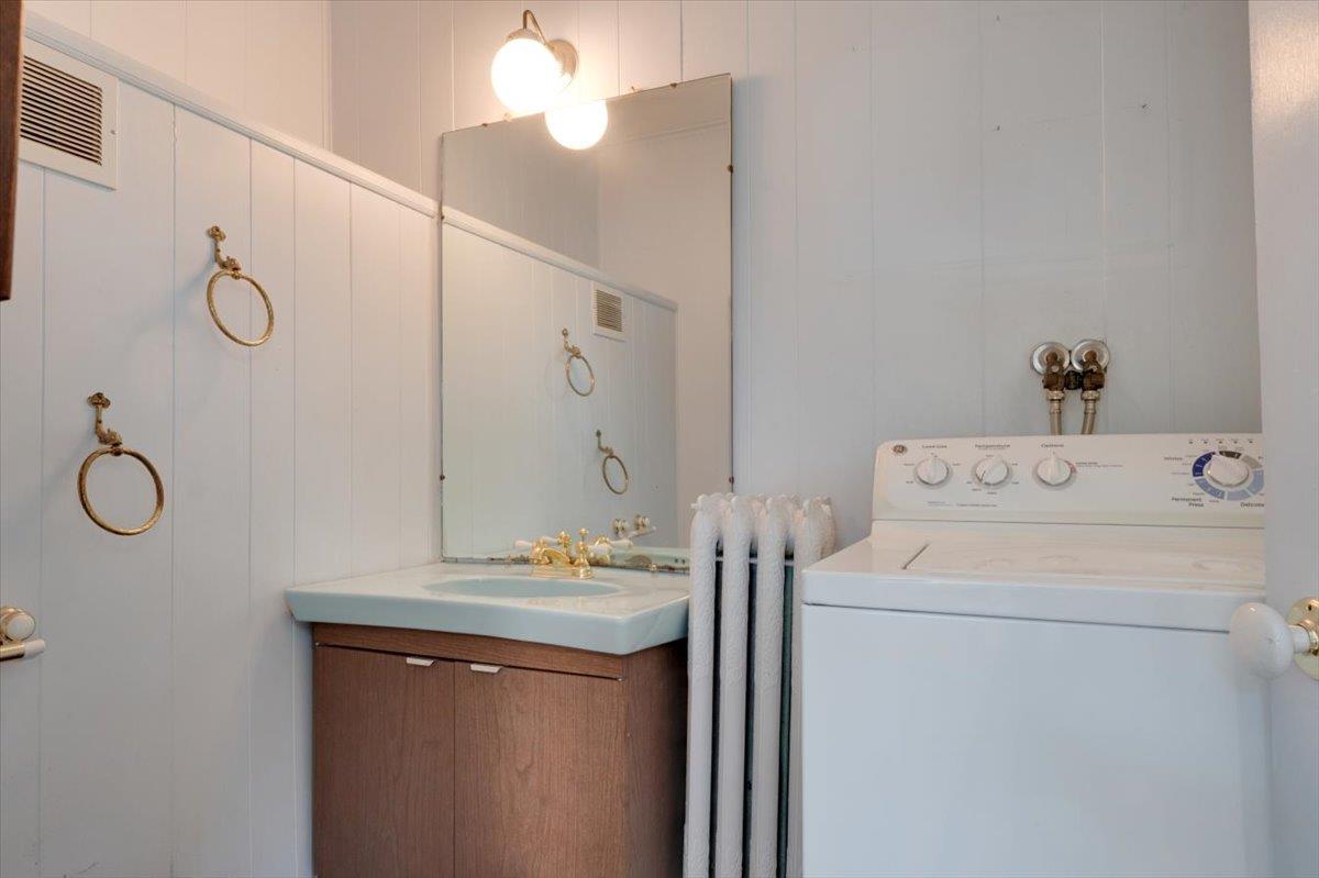 #20 photo, 134 Warner Avenue, Roslyn Heights , NY 11577