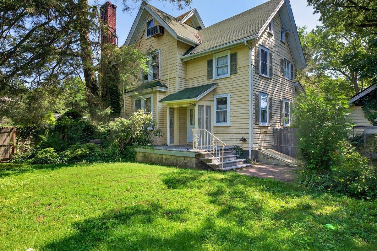 #3 photo, 134 Warner Avenue, Roslyn Heights , NY 11577