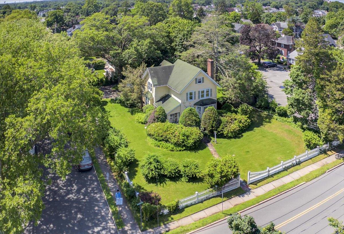 #5 photo, 134 Warner Avenue, Roslyn Heights , NY 11577