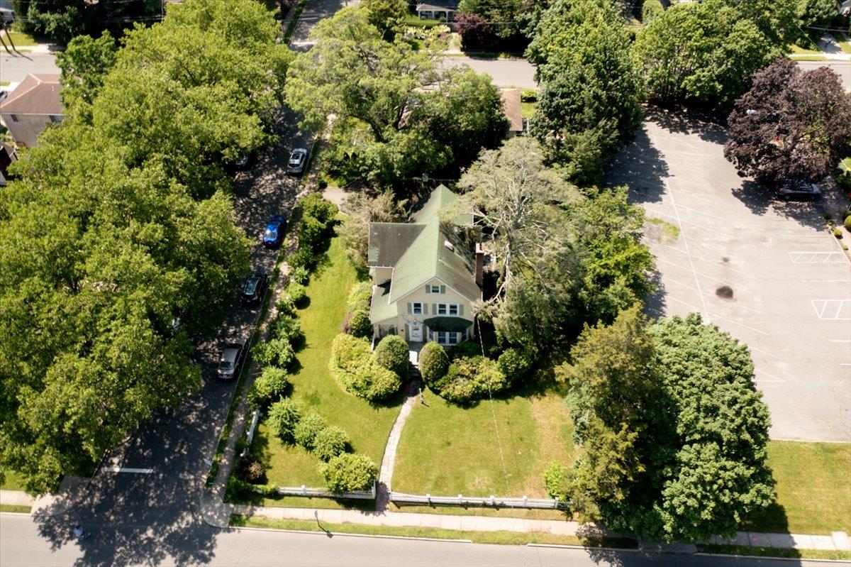 #6 photo, 134 Warner Avenue, Roslyn Heights , NY 11577