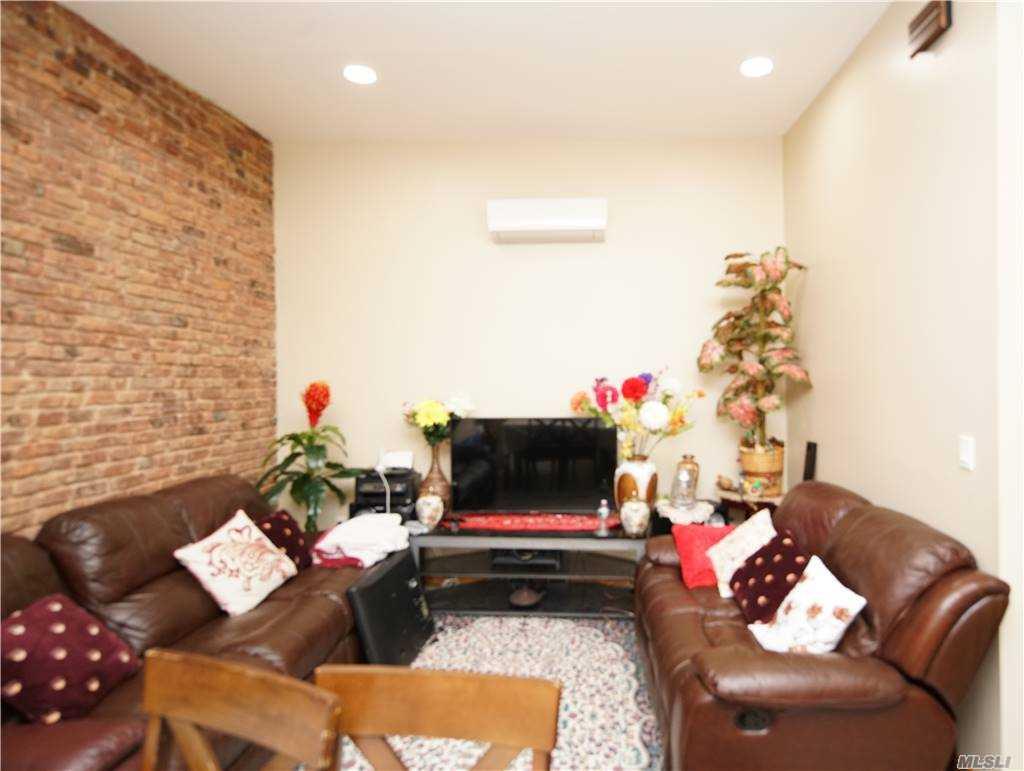 #4 photo, 21 Charlotte Street, クイーンズ区 Ridgewood , NY 11385