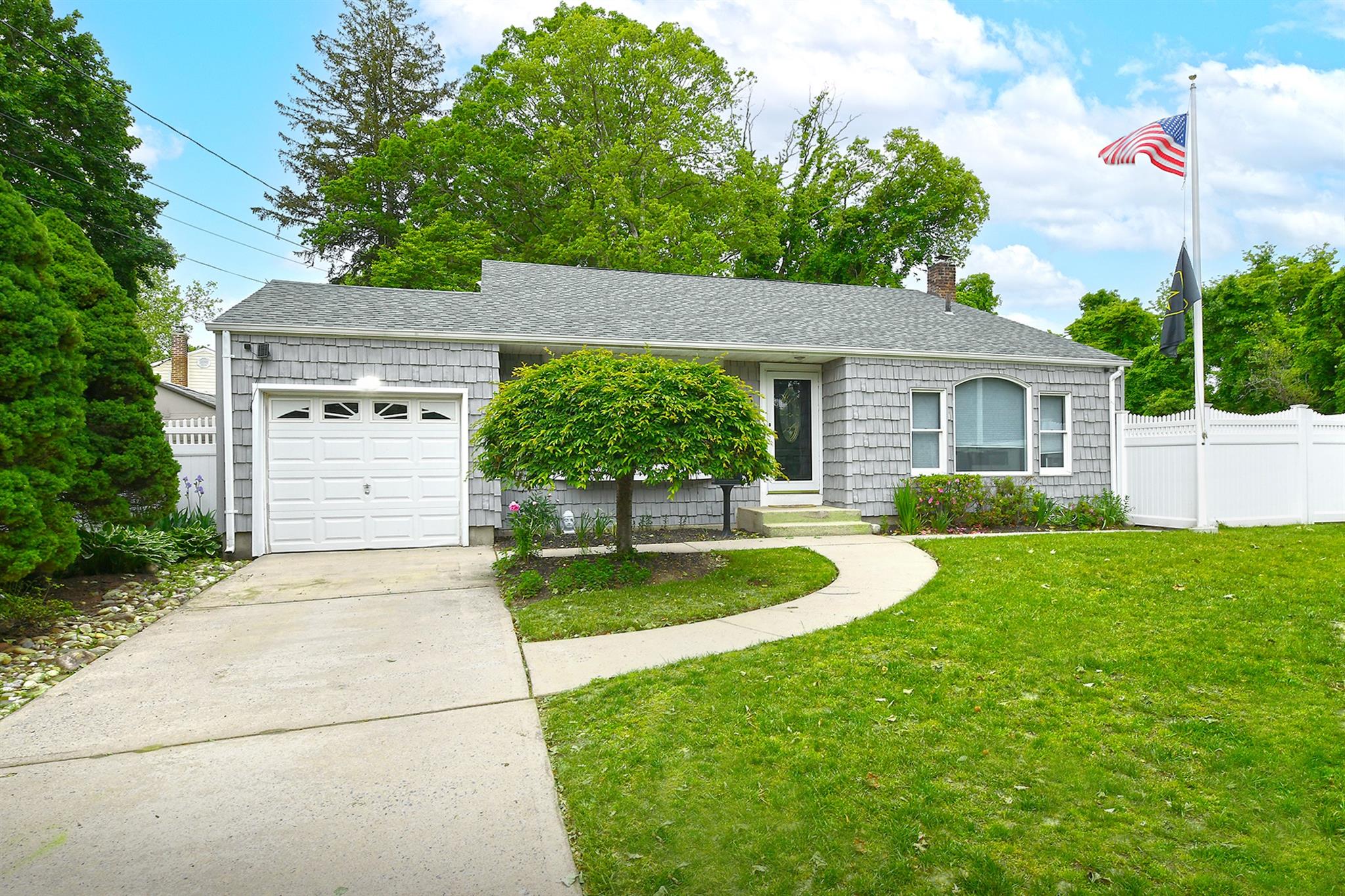 #1 photo, 73 Murdock Street, サフォーク郡 South Huntington , NY 11746