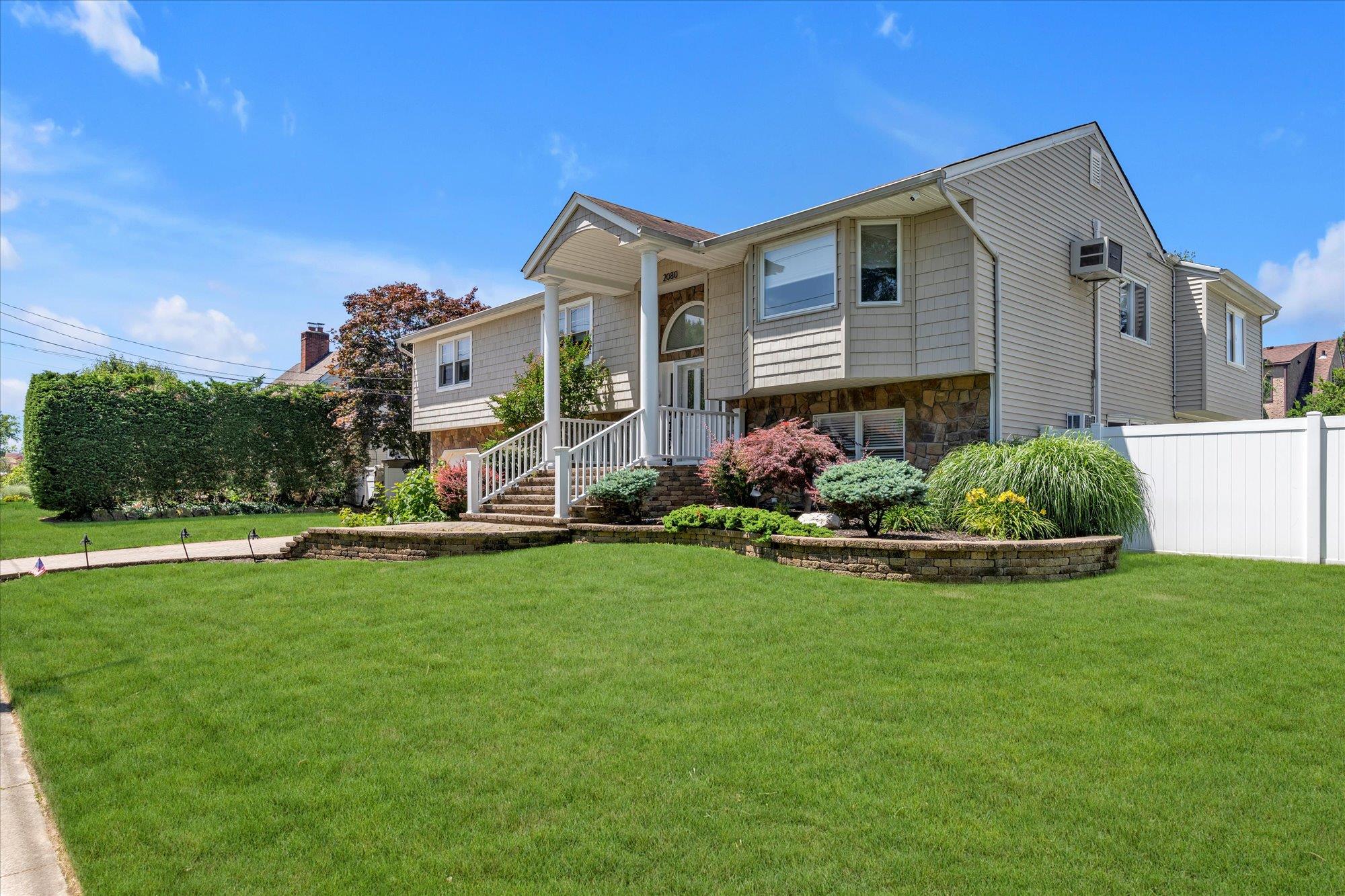 #1 photo, 2080 Beech Street, 長島 Wantagh , NY 11793