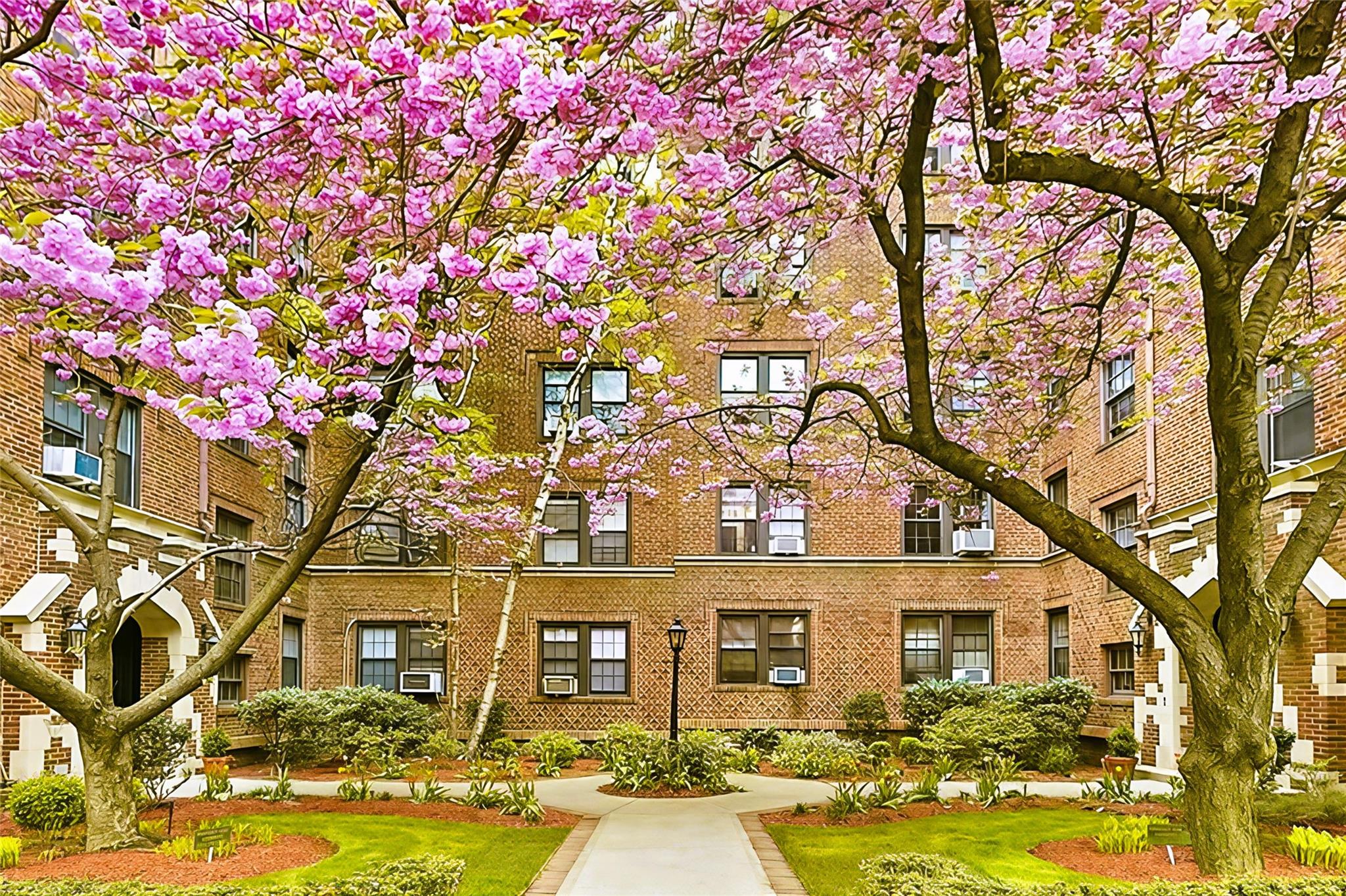 #12 photo, 68-30 Burns Street, Forest Hills , NY 11375