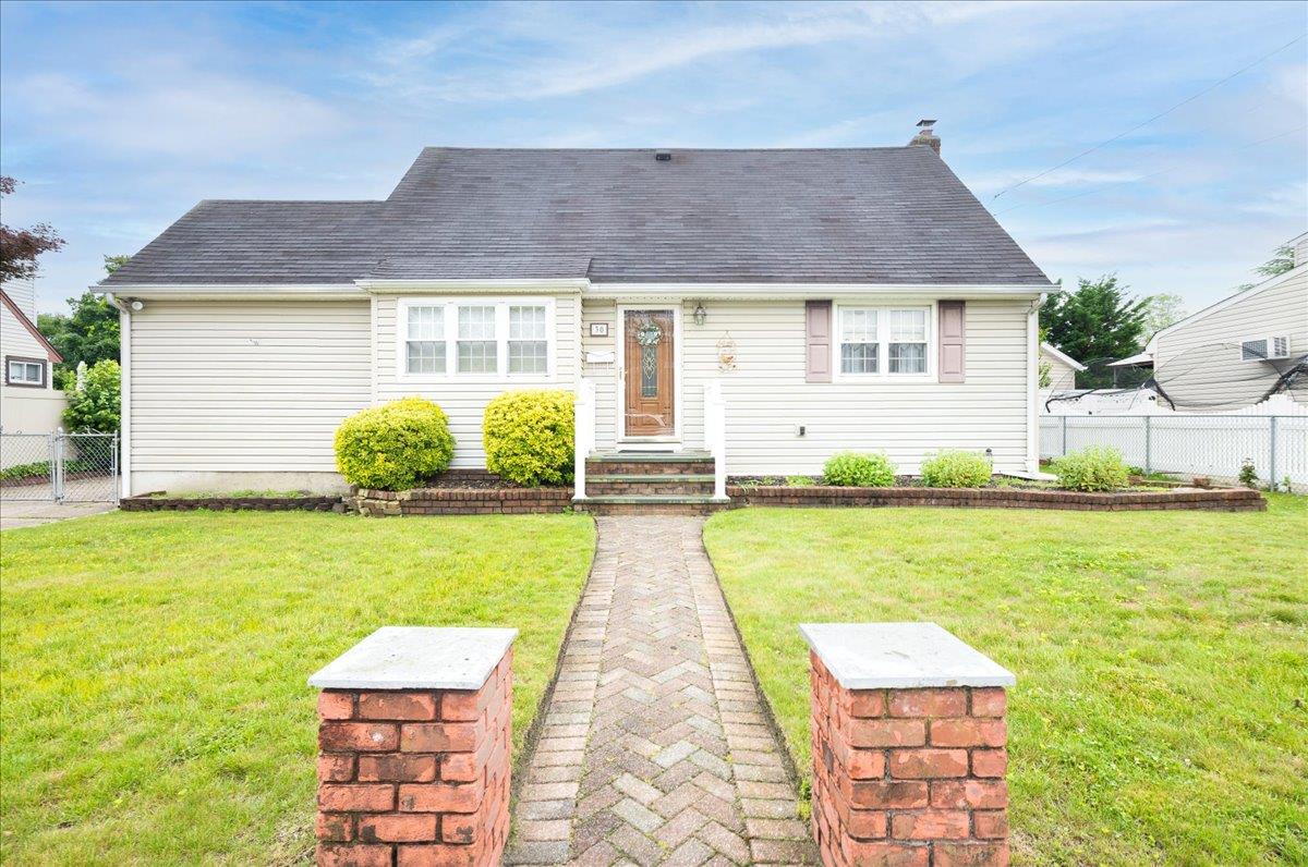 #1 photo, 30 Nims Avenue, 東長島 West Babylon , NY 11704