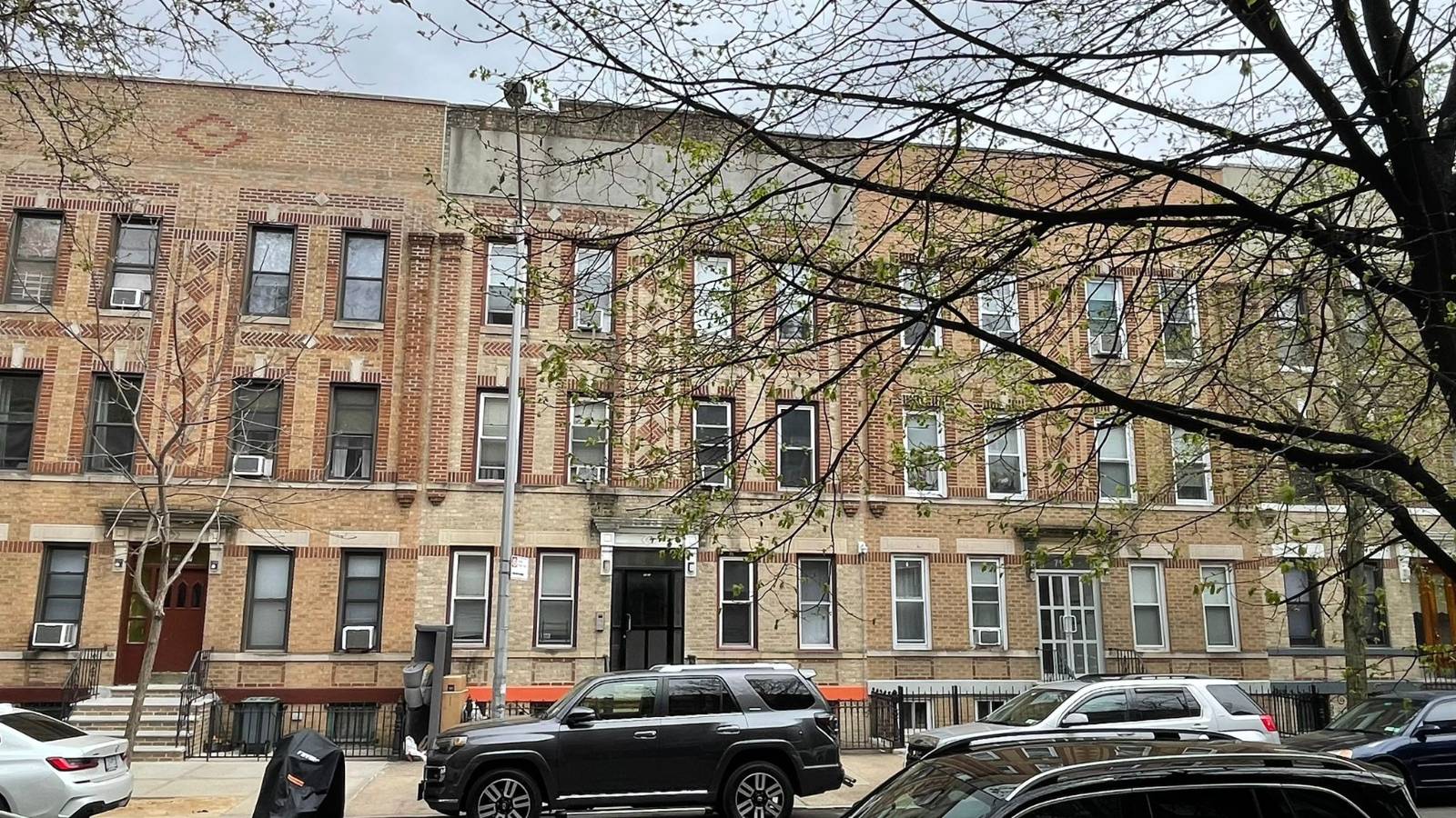 #3 photo, 67 Place, クイーンズ区 Glendale , NY 11385