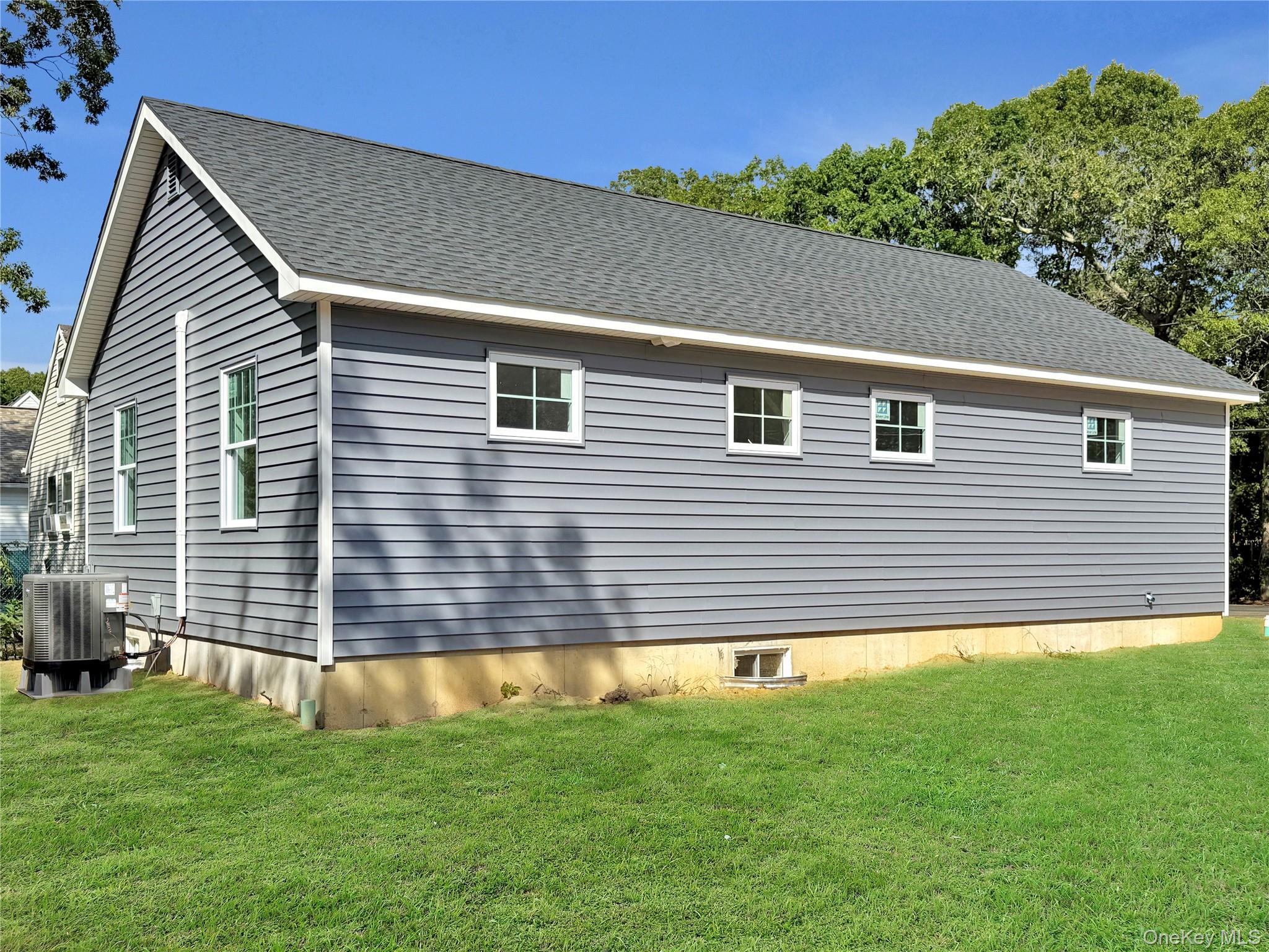 #2 photo, 114 Bedford Avenue, サフォーク郡 Mastic , NY 11950