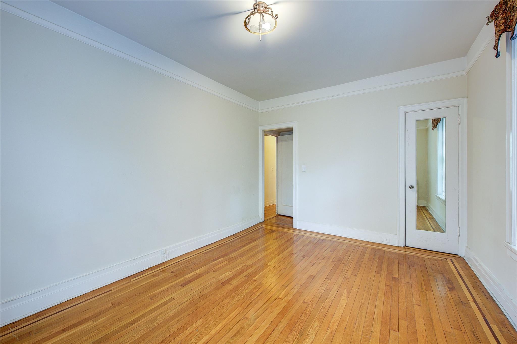 #12 photo, 34-30 81st Street, クイーンズ区 Jackson Heights , NY 11372