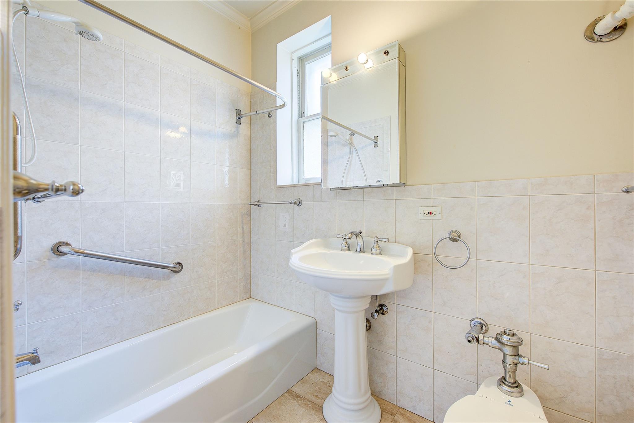 #15 photo, 34-30 81st Street, クイーンズ区 Jackson Heights , NY 11372