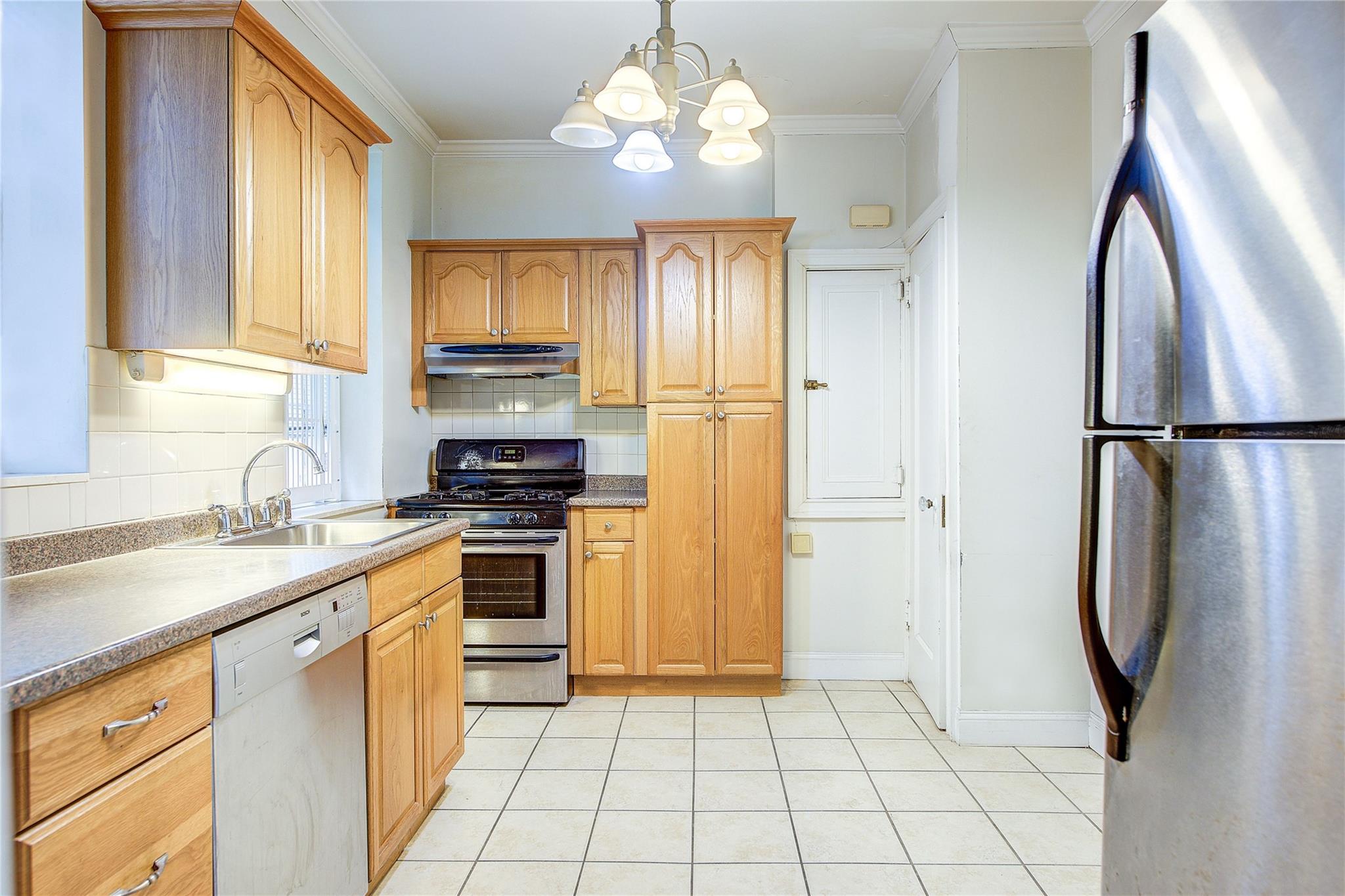 #8 photo, 34-30 81st Street, クイーンズ区 Jackson Heights , NY 11372