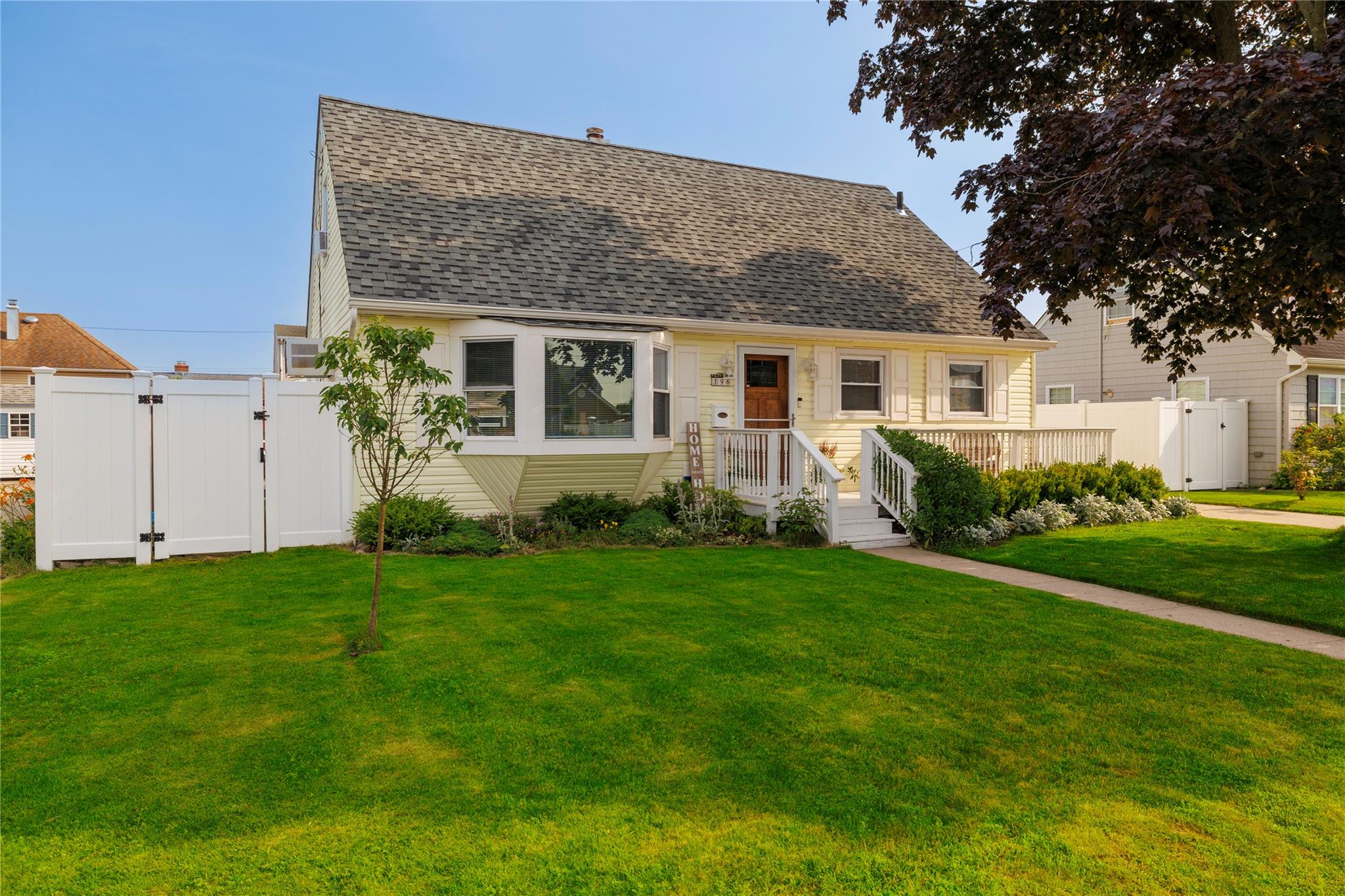 #1 photo, 196 Chamberlin Street, ناسو Oceanside , NY 11572