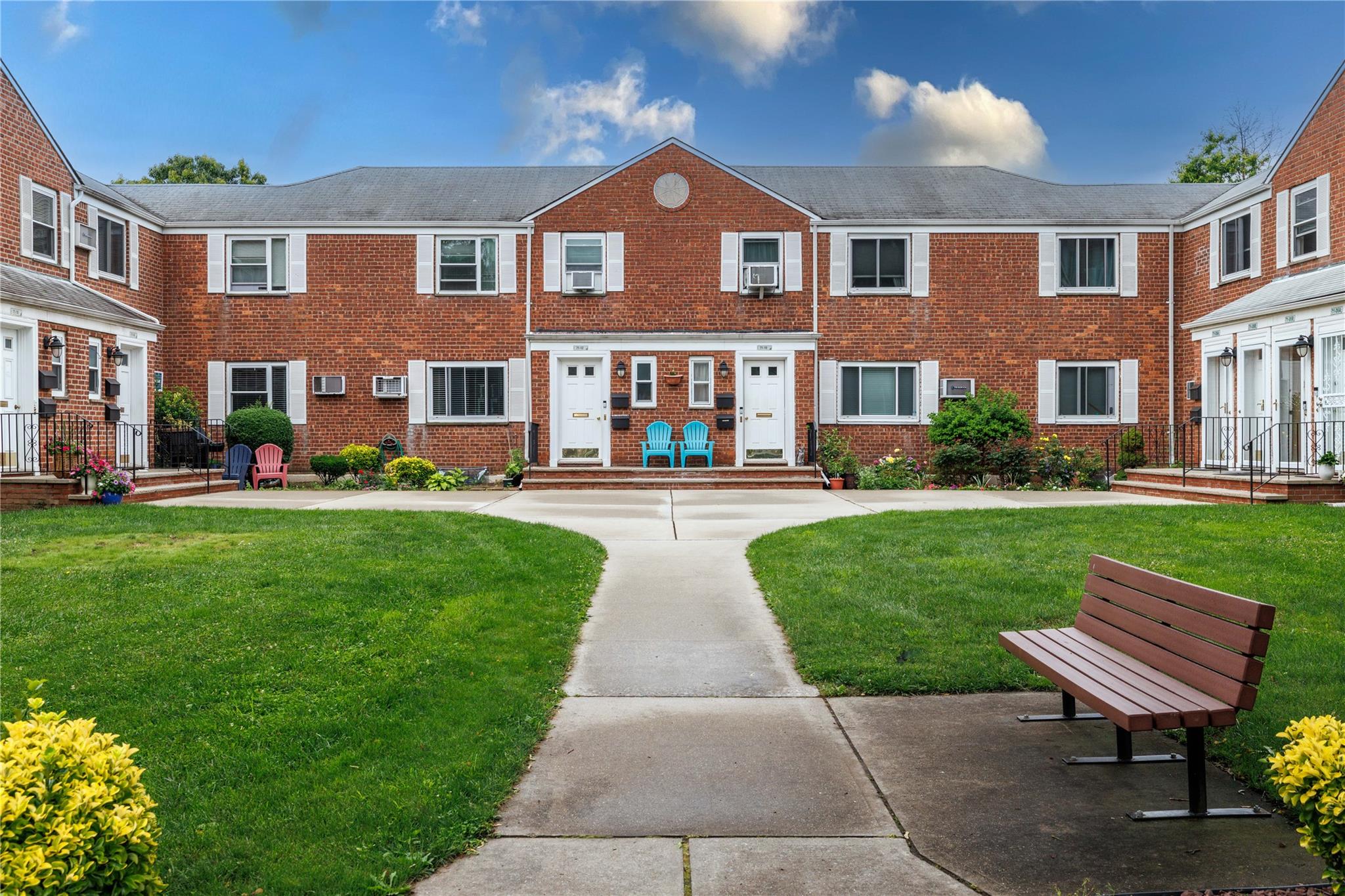 #1 photo, 71-12 260 Street, كوينز Glen Oaks , NY 11004