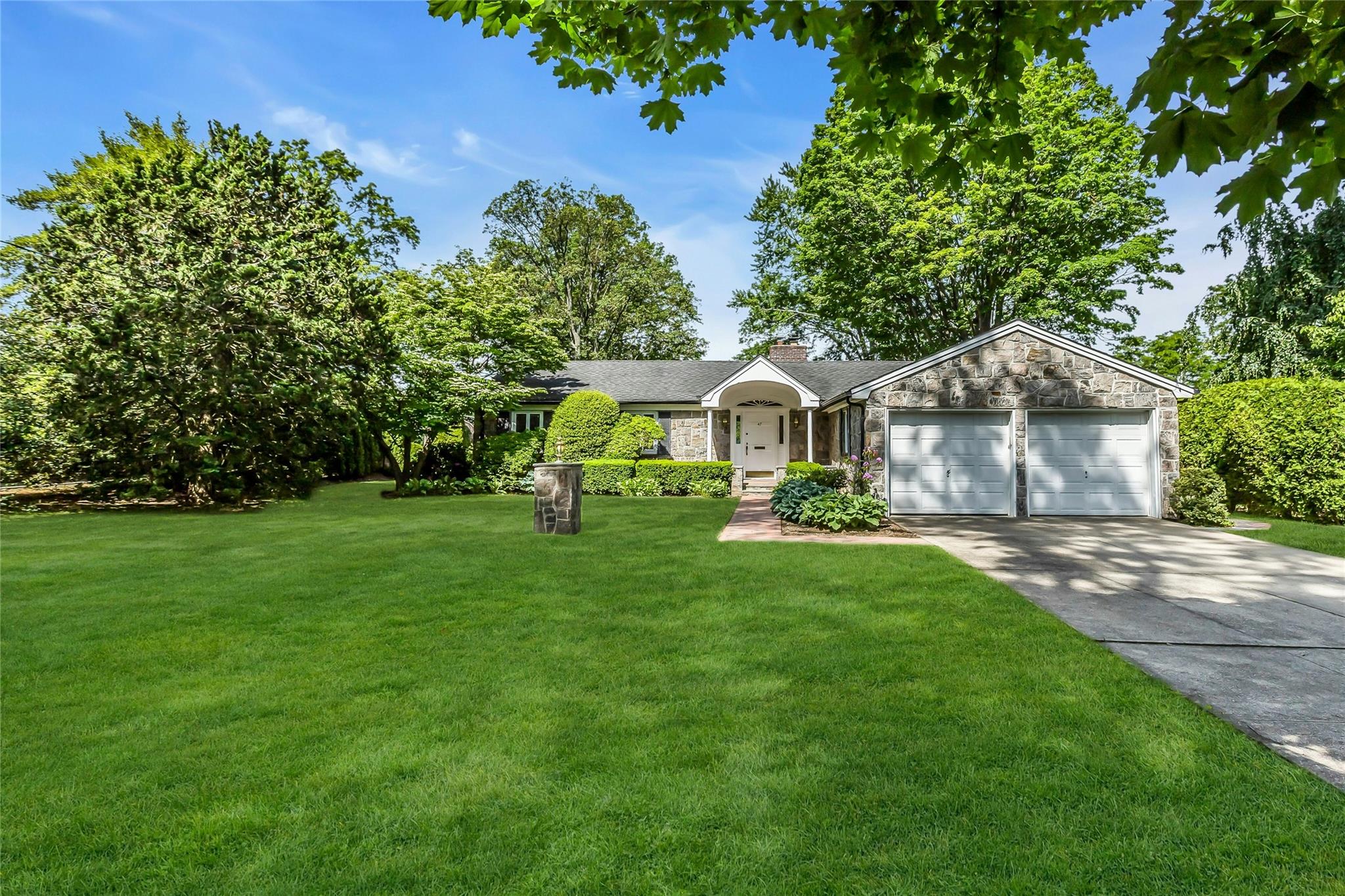 #1 photo, 47 Shore Road, Manhasset , NY 11030