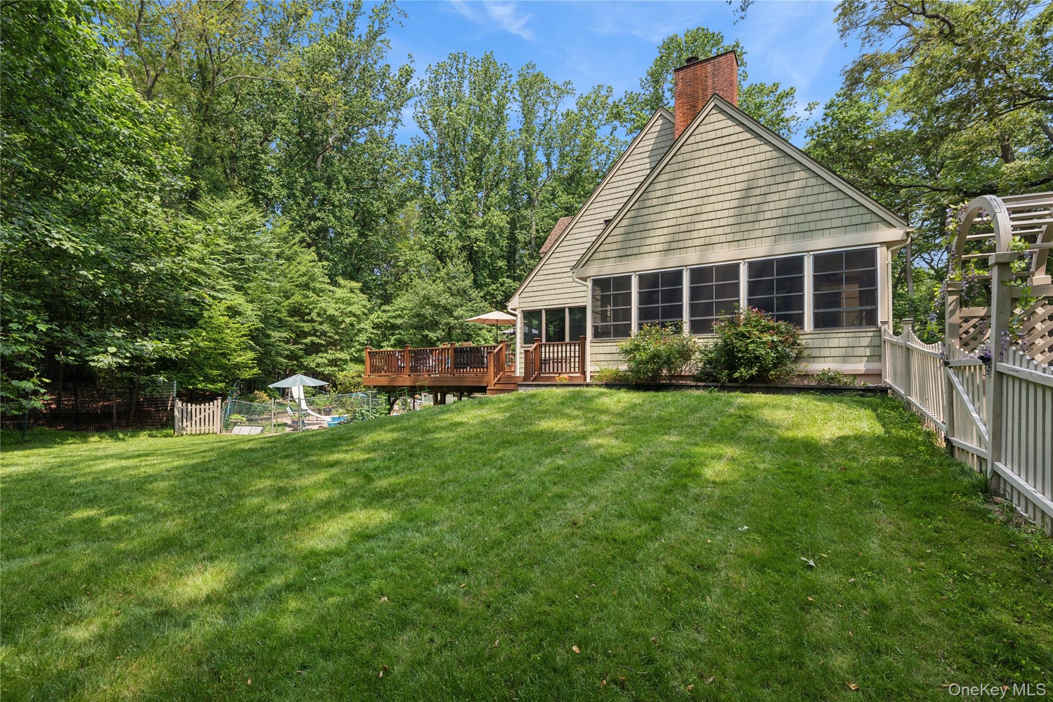 #4 photo, 23 Bacon Road, Head Of The Harbor , NY 11780