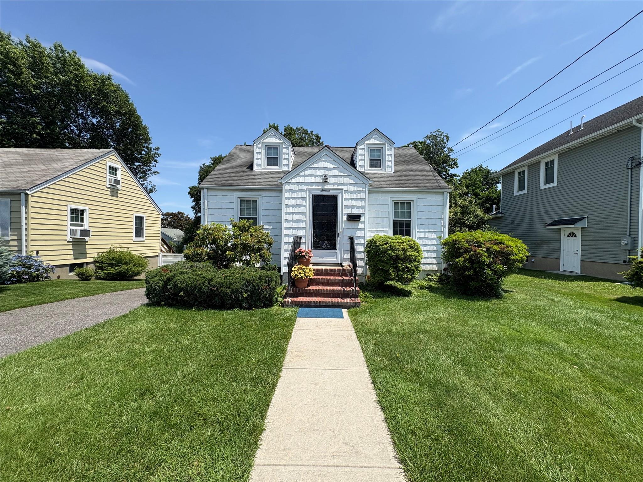 #1 photo, 16 Raymond Street, 長島 格崙科夫 Glen Cove , NY 11542