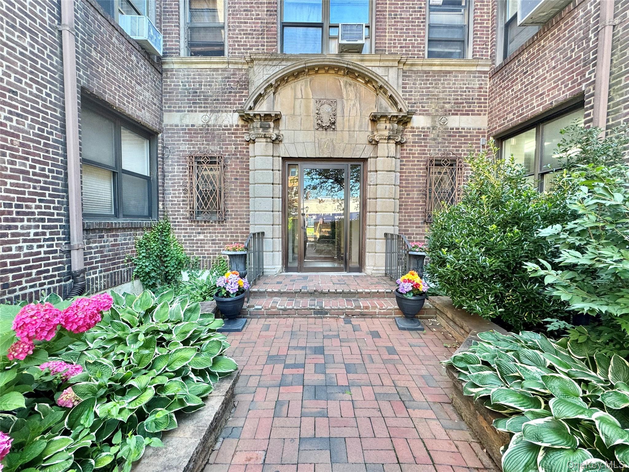 #1 photo, 7 Bond Street, 長島 大頸 Great Neck , NY 11021