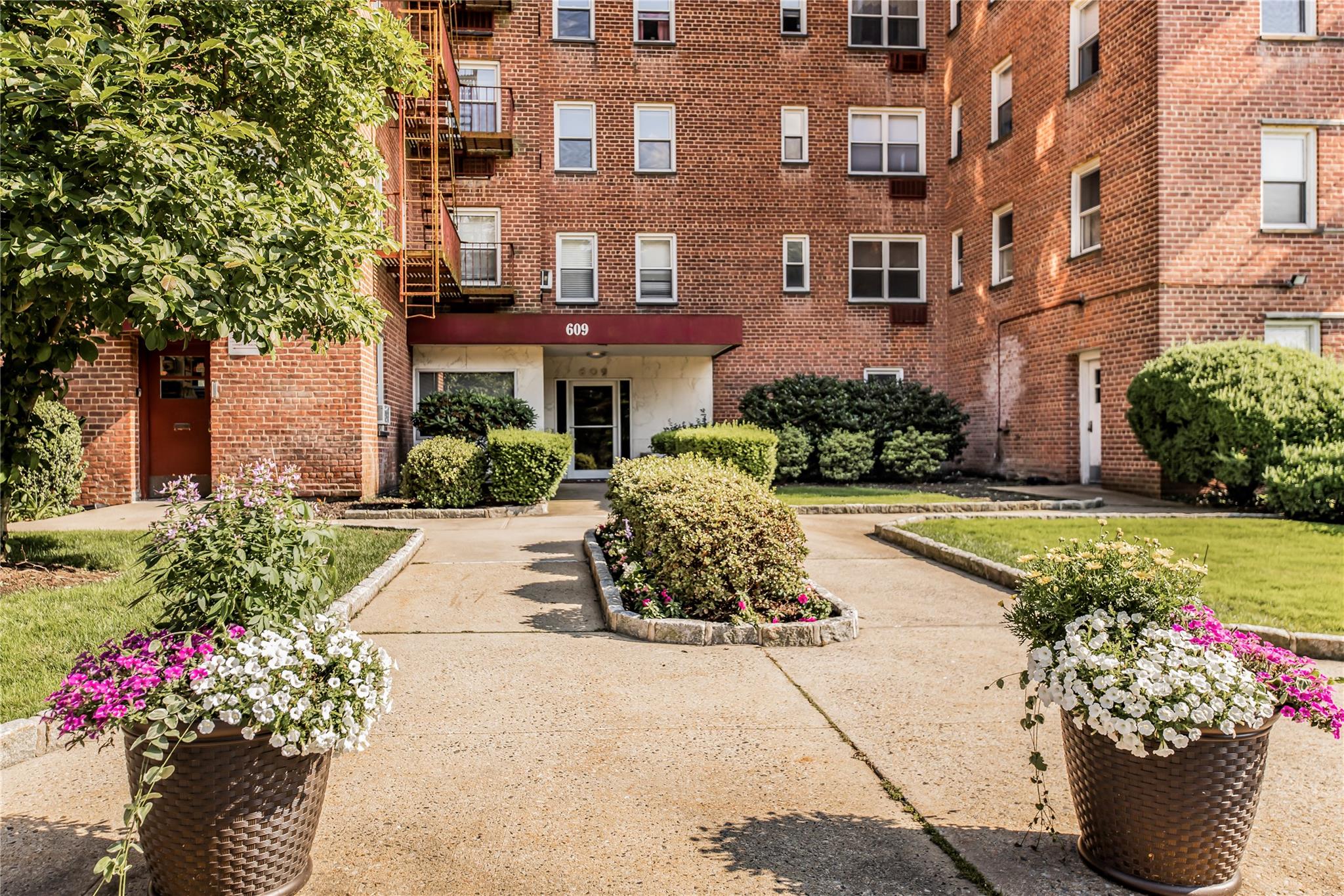 #4 photo, 609 Palmer Road, Yonkers , NY 10701